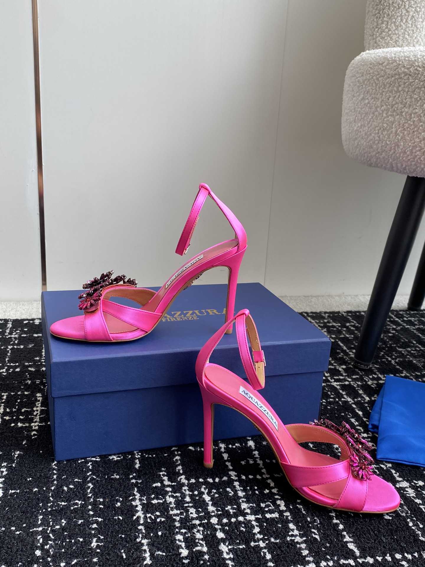 Aquazzura24ss惊艳火爆款菠萝王室贵族的钟爱雍容华贵气质高雅到手如图柜级品质进口羊皮真丝璀璨别