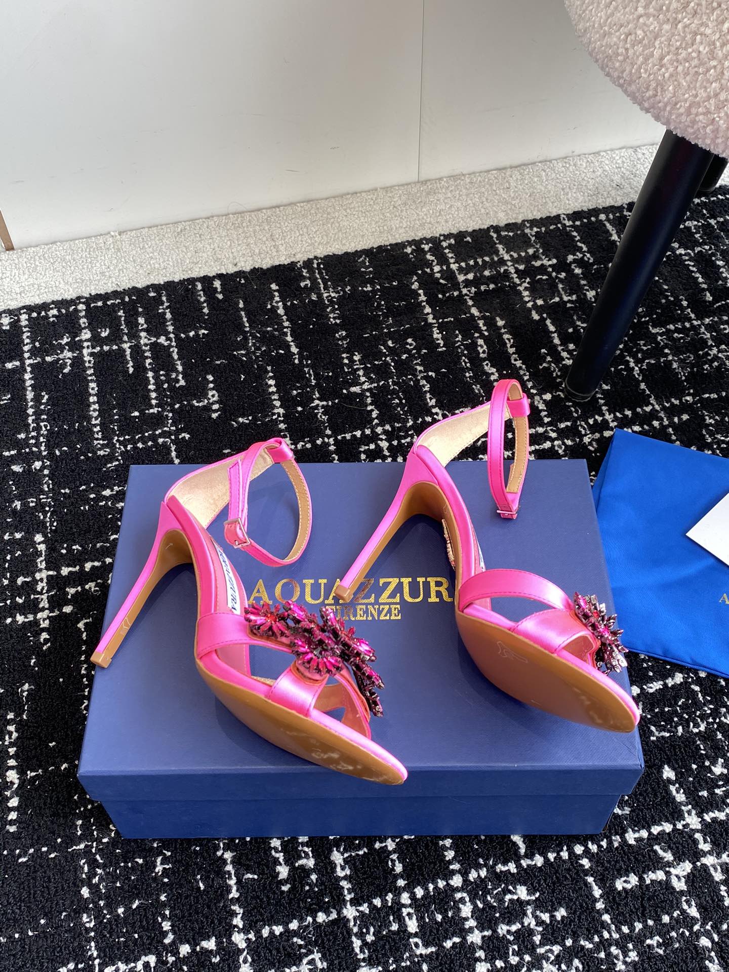 Aquazzura24ss惊艳火爆款菠萝王室贵族的钟爱雍容华贵气质高雅到手如图柜级品质进口羊皮真丝璀璨别