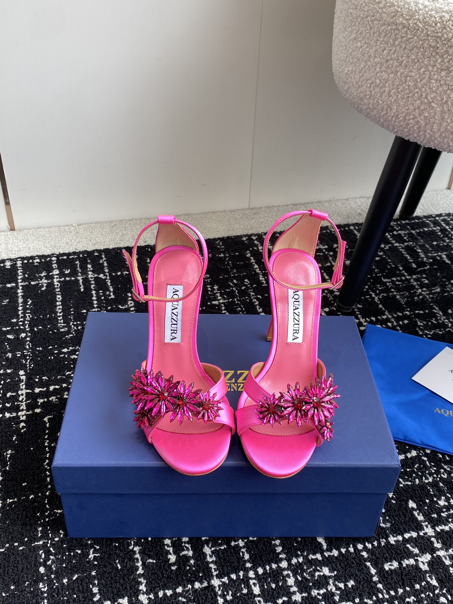 Aquazzura24ss惊艳火爆款菠萝王室贵族的钟爱雍容华贵气质高雅到手如图柜级品质进口羊皮真丝璀璨别