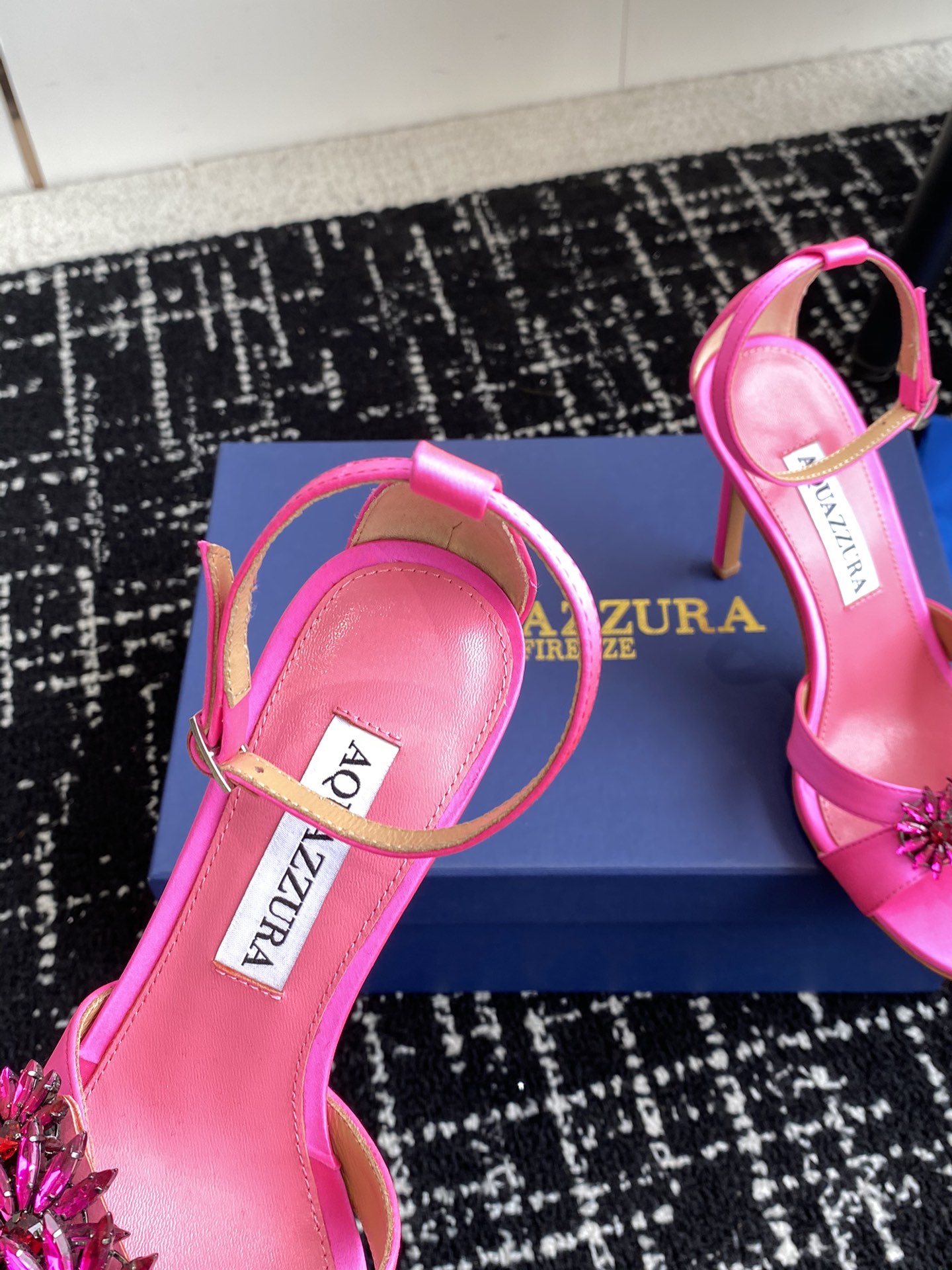 Aquazzura24ss惊艳火爆款菠萝王室贵族的钟爱雍容华贵气质高雅到手如图柜级品质进口羊皮真丝璀璨别