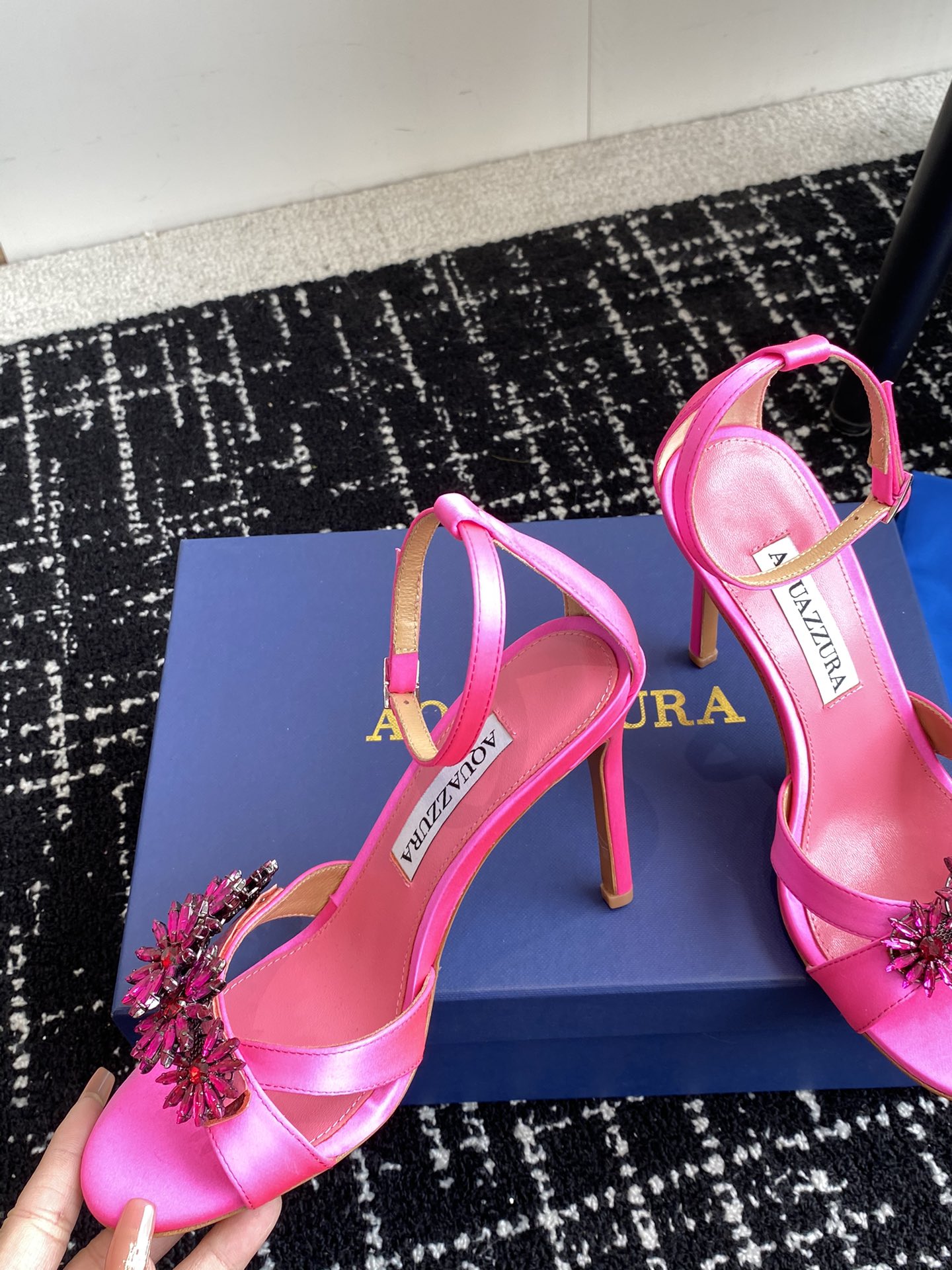 Aquazzura24ss惊艳火爆款菠萝王室贵族的钟爱雍容华贵气质高雅到手如图柜级品质进口羊皮真丝璀璨别