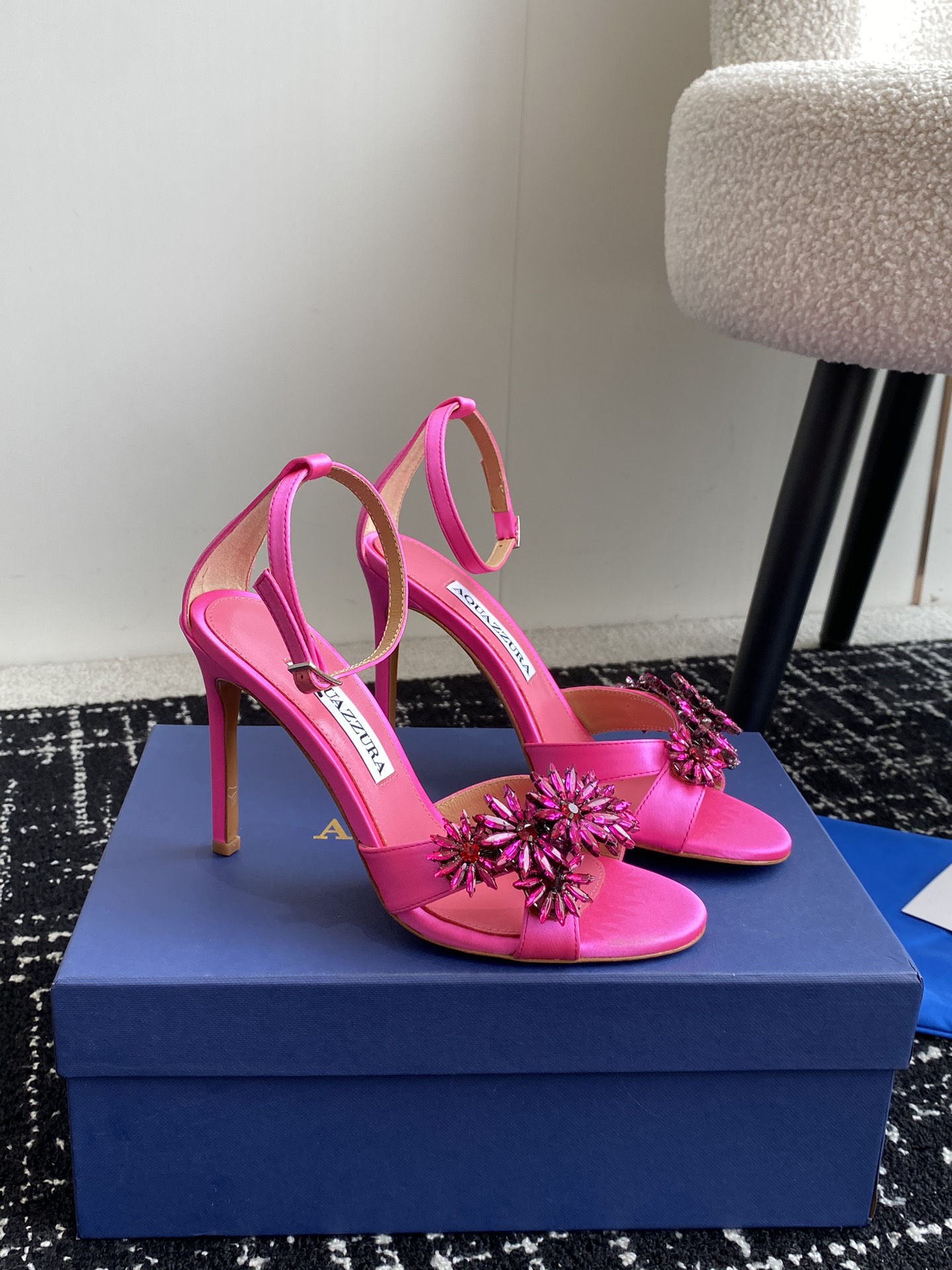 Aquazzura24ss惊艳火爆款菠萝王室贵族的钟爱雍容华贵气质高雅到手如图柜级品质进口羊皮真丝璀璨别