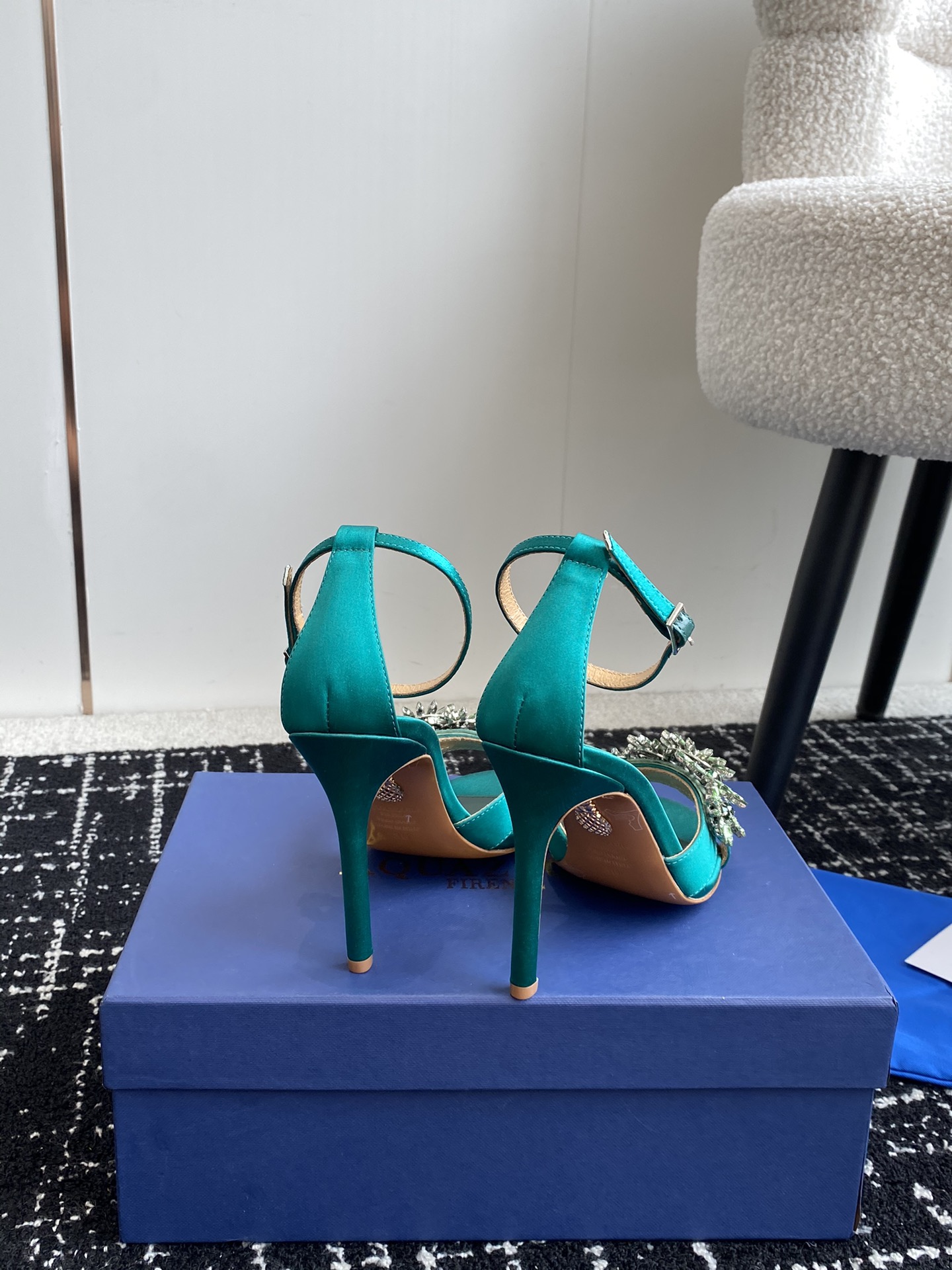 Aquazzura24ss惊艳火爆款菠萝王室贵族的钟爱雍容华贵气质高雅到手如图柜级品质进口羊皮真丝璀璨别