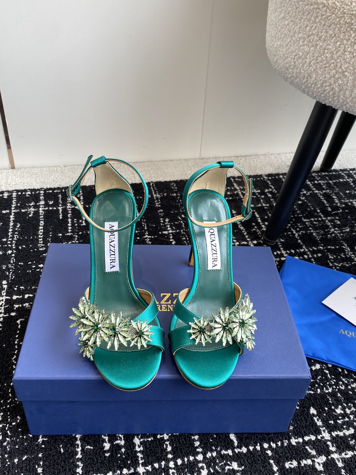 Aquazzura24ss惊艳火爆款菠萝王室贵族的钟爱雍容华贵气质高雅到手如图柜级品质进口羊皮真丝璀璨别