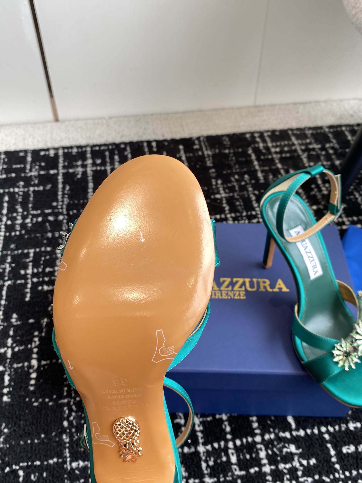 Aquazzura24ss惊艳火爆款菠萝王室贵族的钟爱雍容华贵气质高雅到手如图柜级品质进口羊皮真丝璀璨别