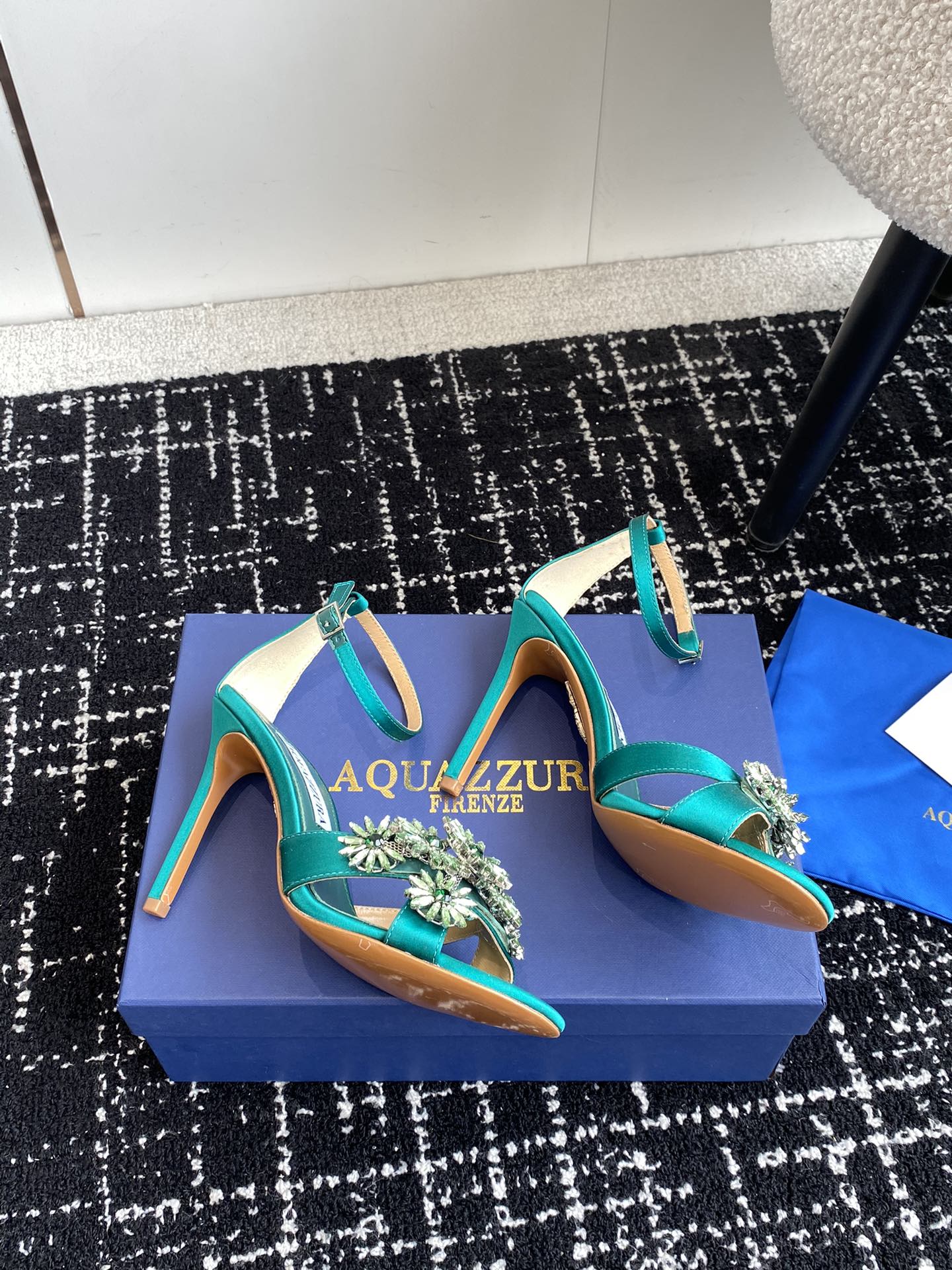 Aquazzura24ss惊艳火爆款菠萝王室贵族的钟爱雍容华贵气质高雅到手如图柜级品质进口羊皮真丝璀璨别