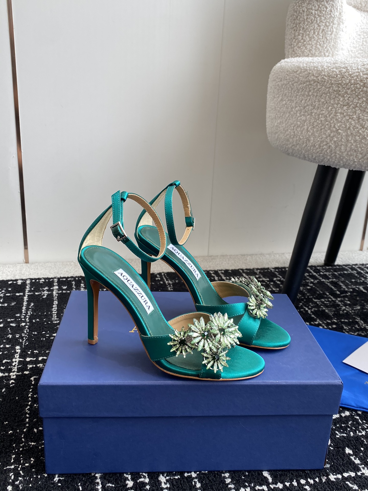 Aquazzura24ss惊艳火爆款菠萝王室贵族的钟爱雍容华贵气质高雅到手如图柜级品质进口羊皮真丝璀璨别