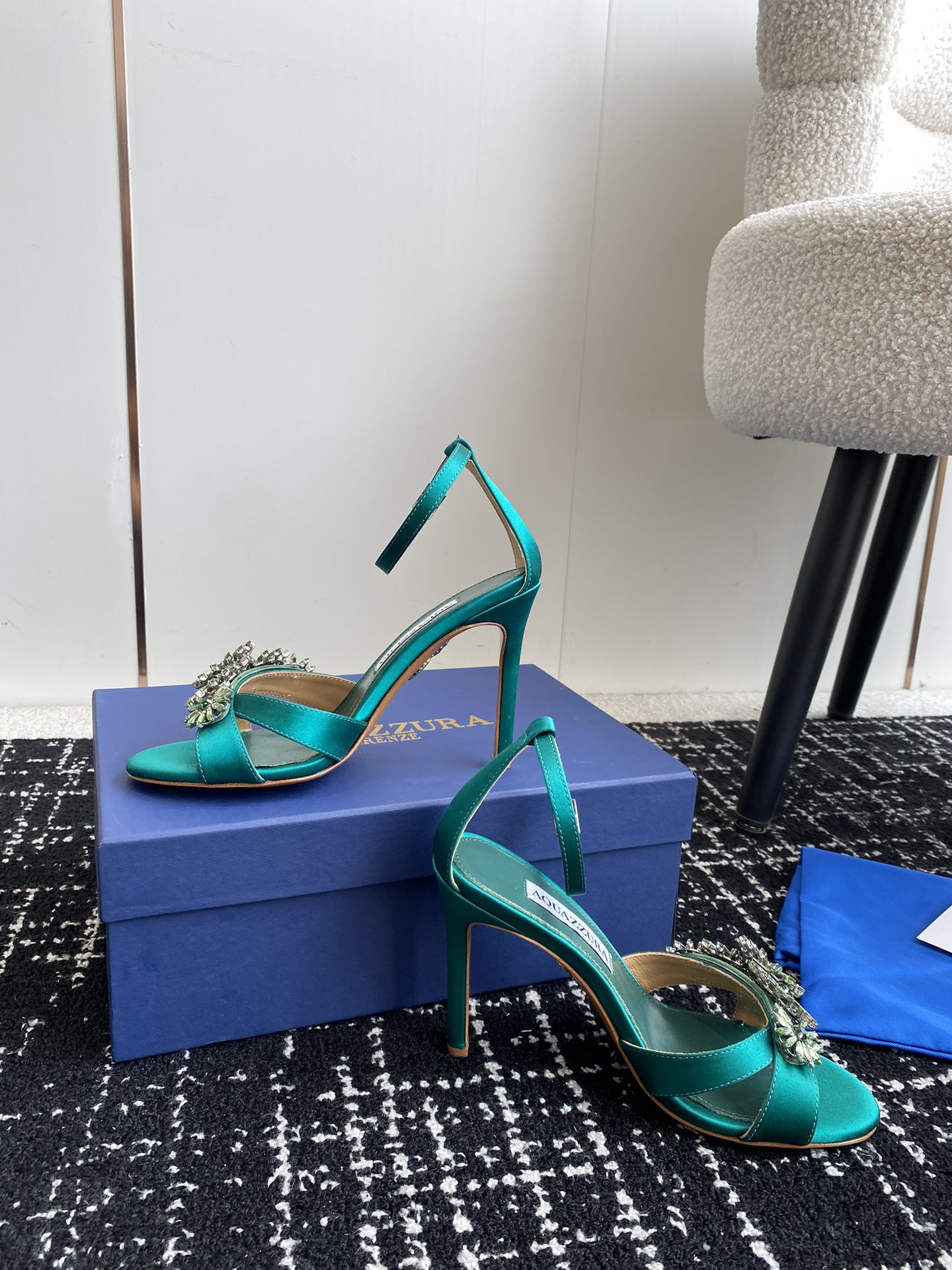 Aquazzura24ss惊艳火爆款菠萝王室贵族的钟爱雍容华贵气质高雅到手如图柜级品质进口羊皮真丝璀璨别