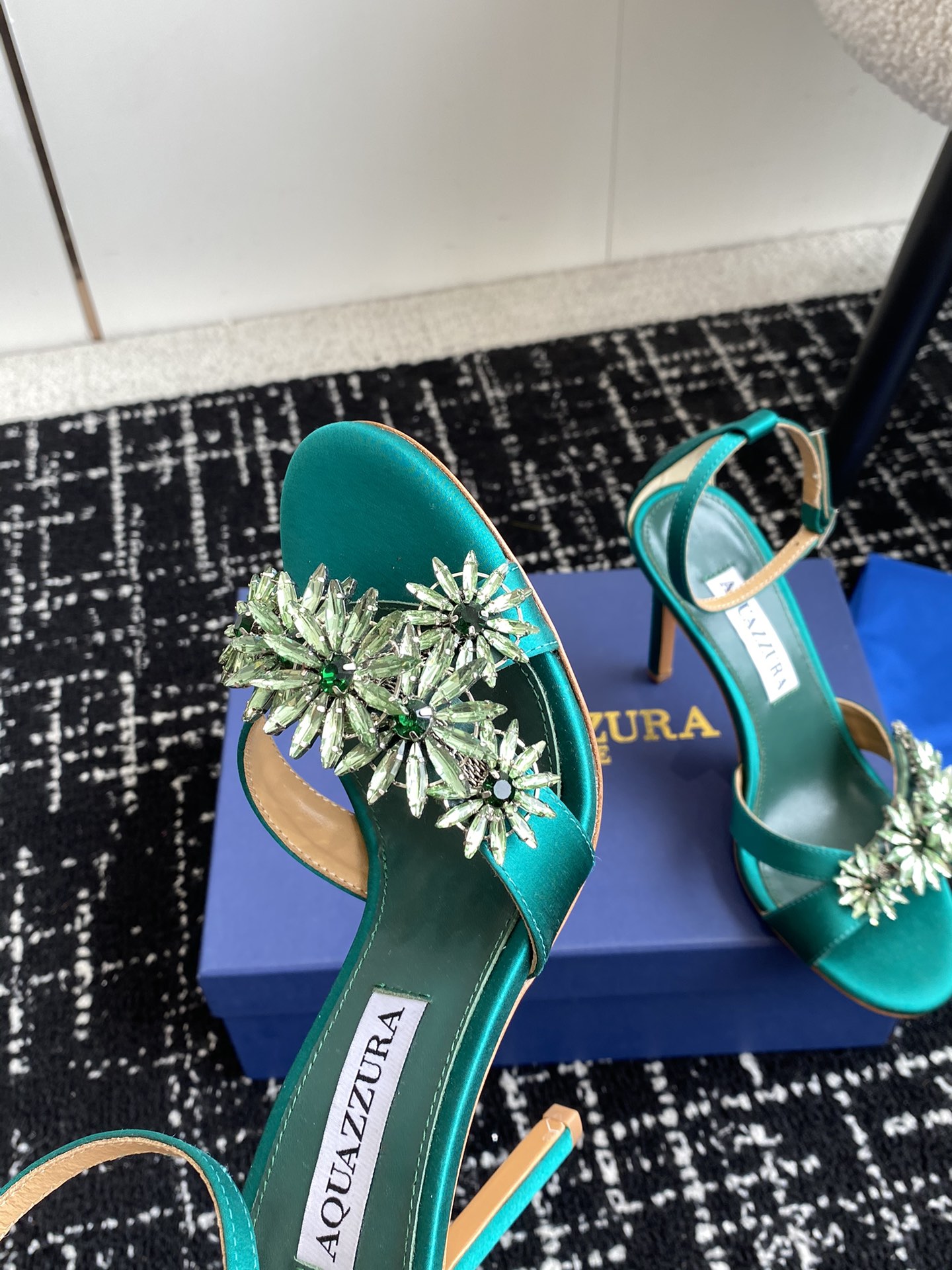 Aquazzura24ss惊艳火爆款菠萝王室贵族的钟爱雍容华贵气质高雅到手如图柜级品质进口羊皮真丝璀璨别