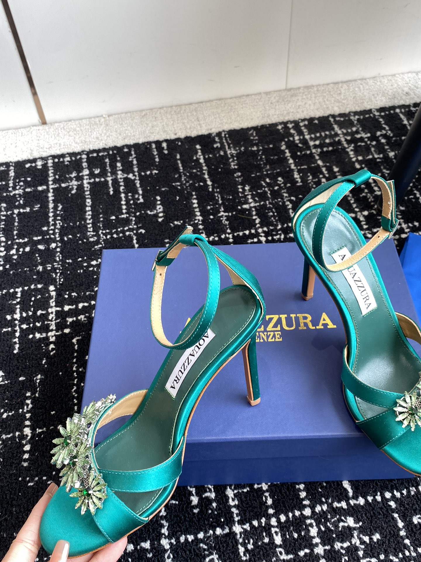 Aquazzura24ss惊艳火爆款菠萝王室贵族的钟爱雍容华贵气质高雅到手如图柜级品质进口羊皮真丝璀璨别