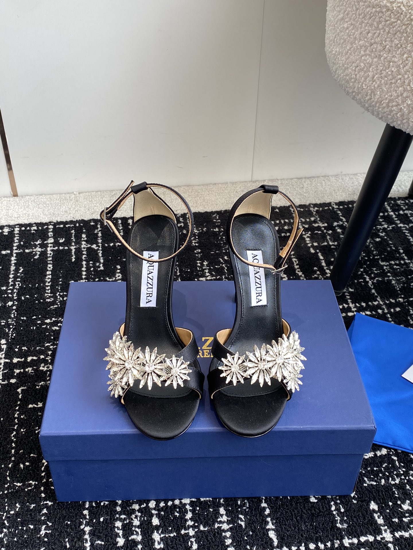 Aquazzura24ss惊艳火爆款菠萝王室贵族的钟爱雍容华贵气质高雅到手如图柜级品质进口羊皮真丝璀璨别