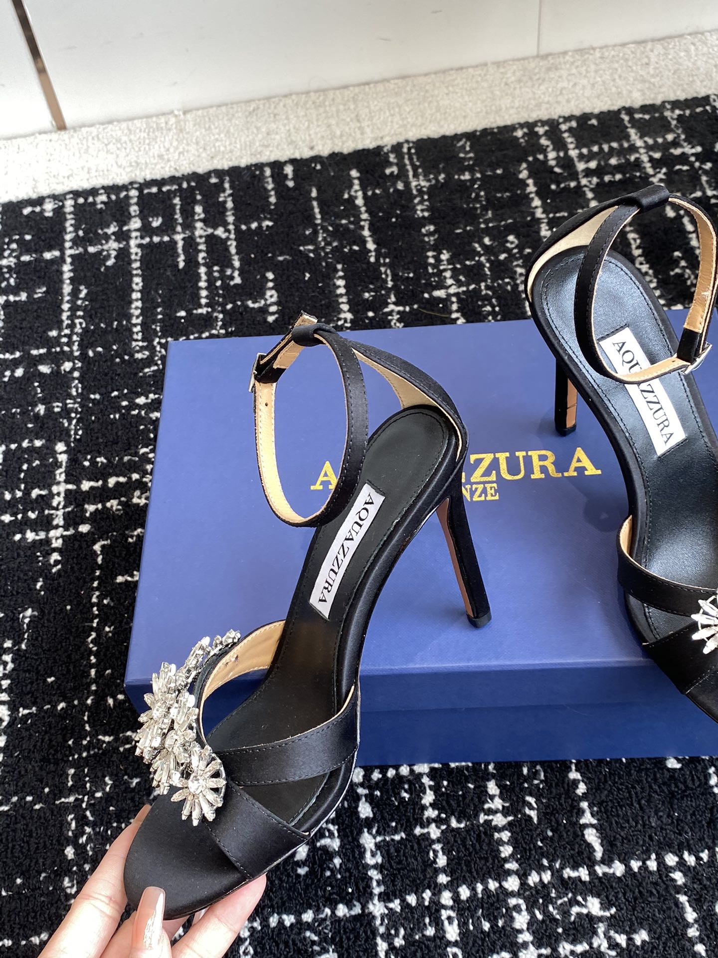 Aquazzura24ss惊艳火爆款菠萝王室贵族的钟爱雍容华贵气质高雅到手如图柜级品质进口羊皮真丝璀璨别