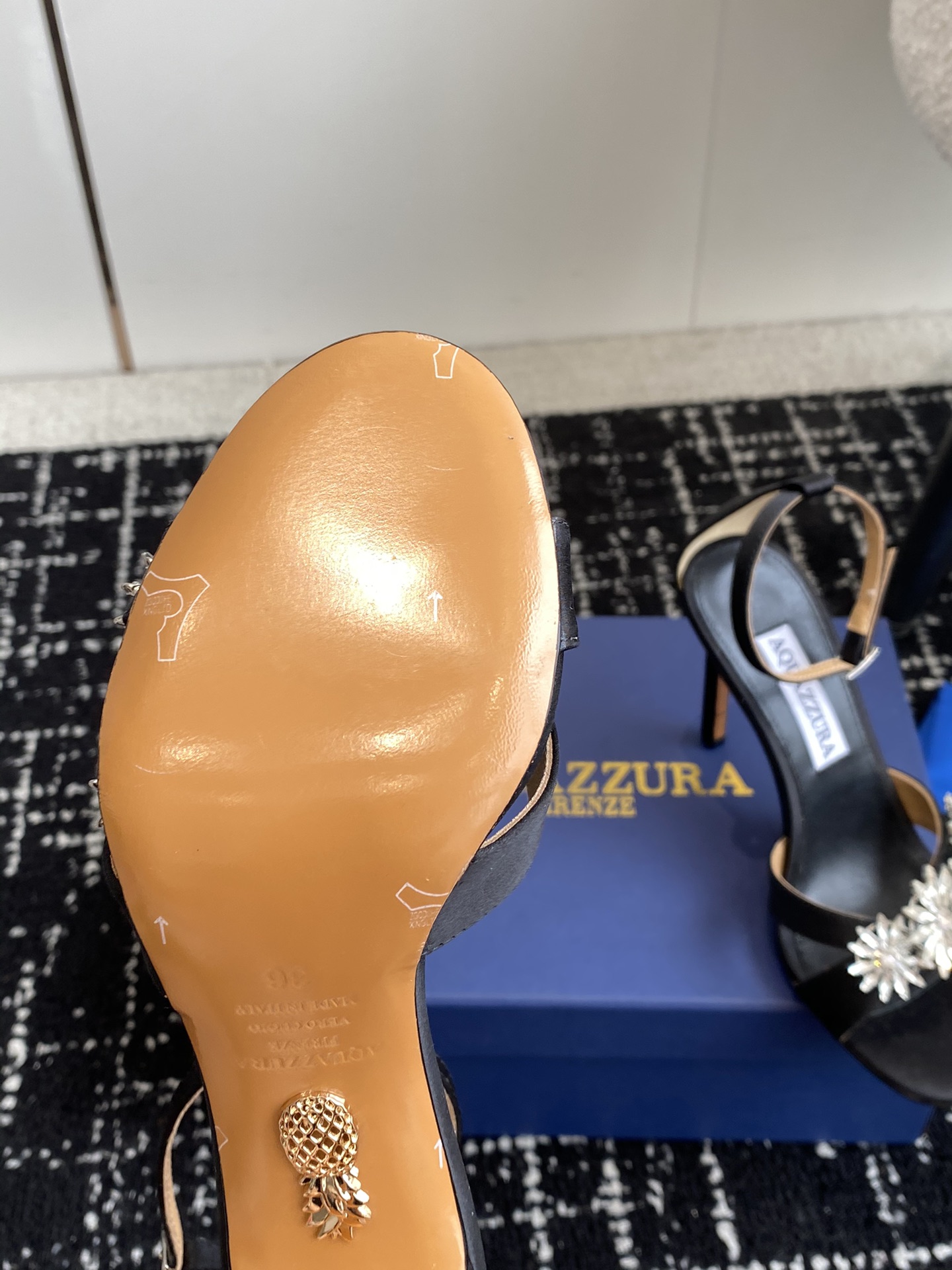 Aquazzura24ss惊艳火爆款菠萝王室贵族的钟爱雍容华贵气质高雅到手如图柜级品质进口羊皮真丝璀璨别