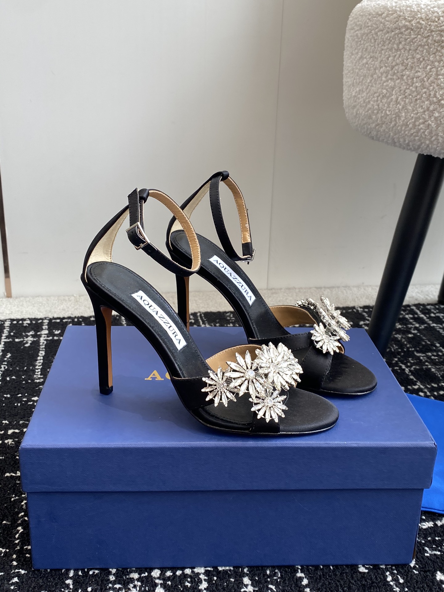 Aquazzura24ss惊艳火爆款菠萝王室贵族的钟爱雍容华贵气质高雅到手如图柜级品质进口羊皮真丝璀璨别