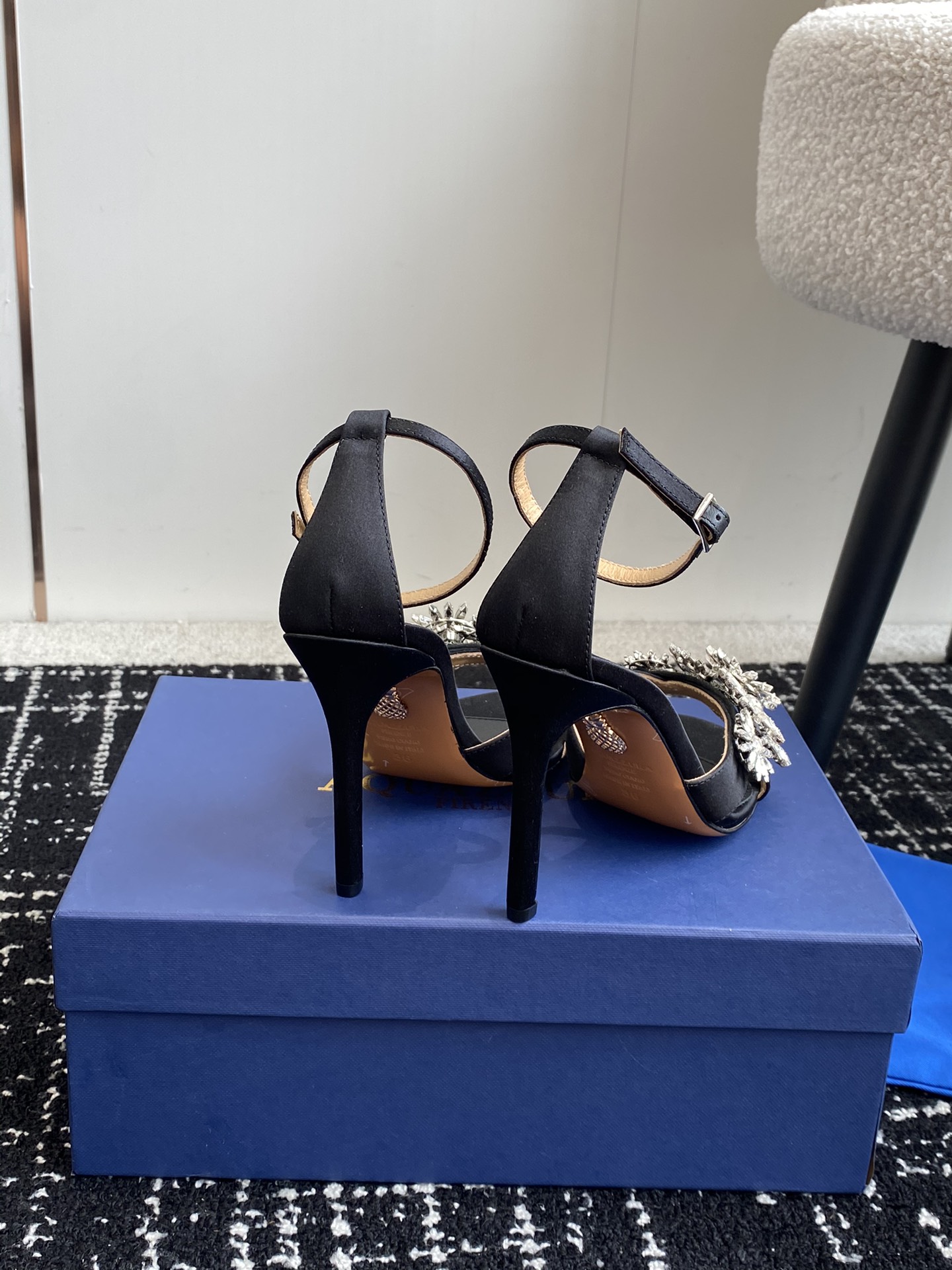 Aquazzura24ss惊艳火爆款菠萝王室贵族的钟爱雍容华贵气质高雅到手如图柜级品质进口羊皮真丝璀璨别