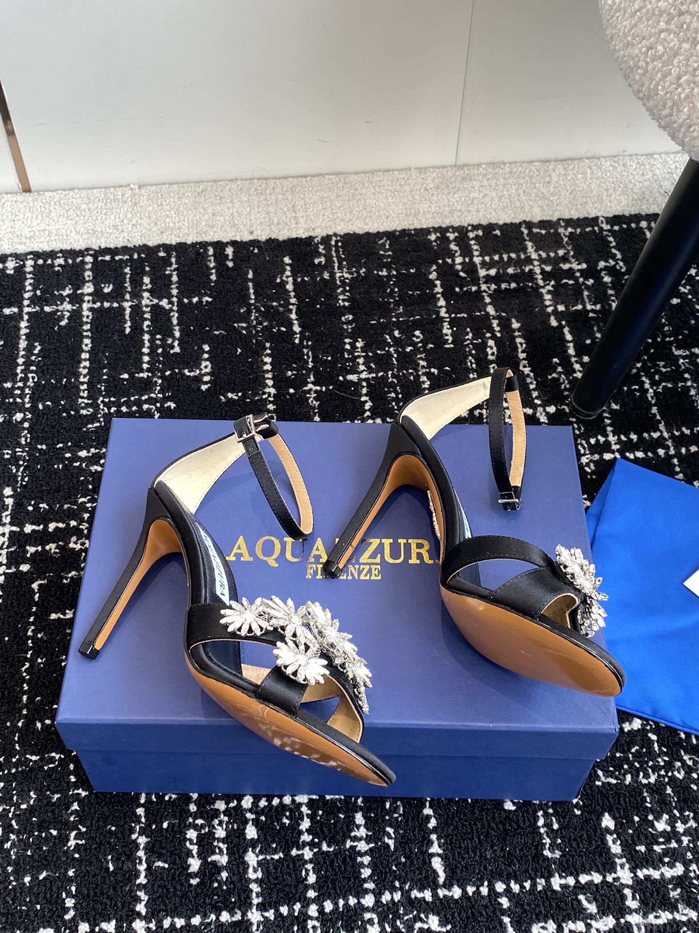 Aquazzura24ss惊艳火爆款菠萝王室贵族的钟爱雍容华贵气质高雅到手如图柜级品质进口羊皮真丝璀璨别