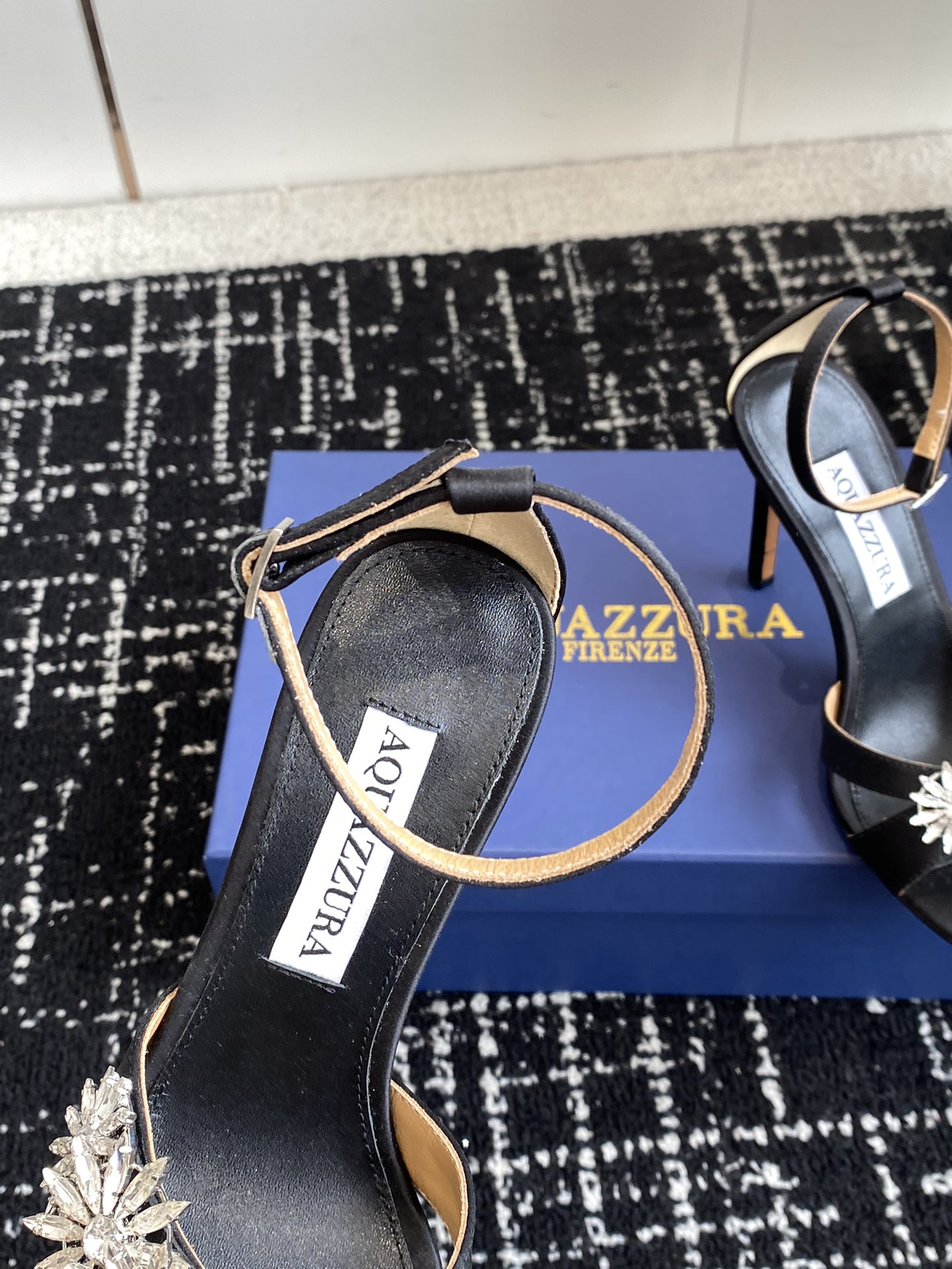 Aquazzura24ss惊艳火爆款菠萝王室贵族的钟爱雍容华贵气质高雅到手如图柜级品质进口羊皮真丝璀璨别