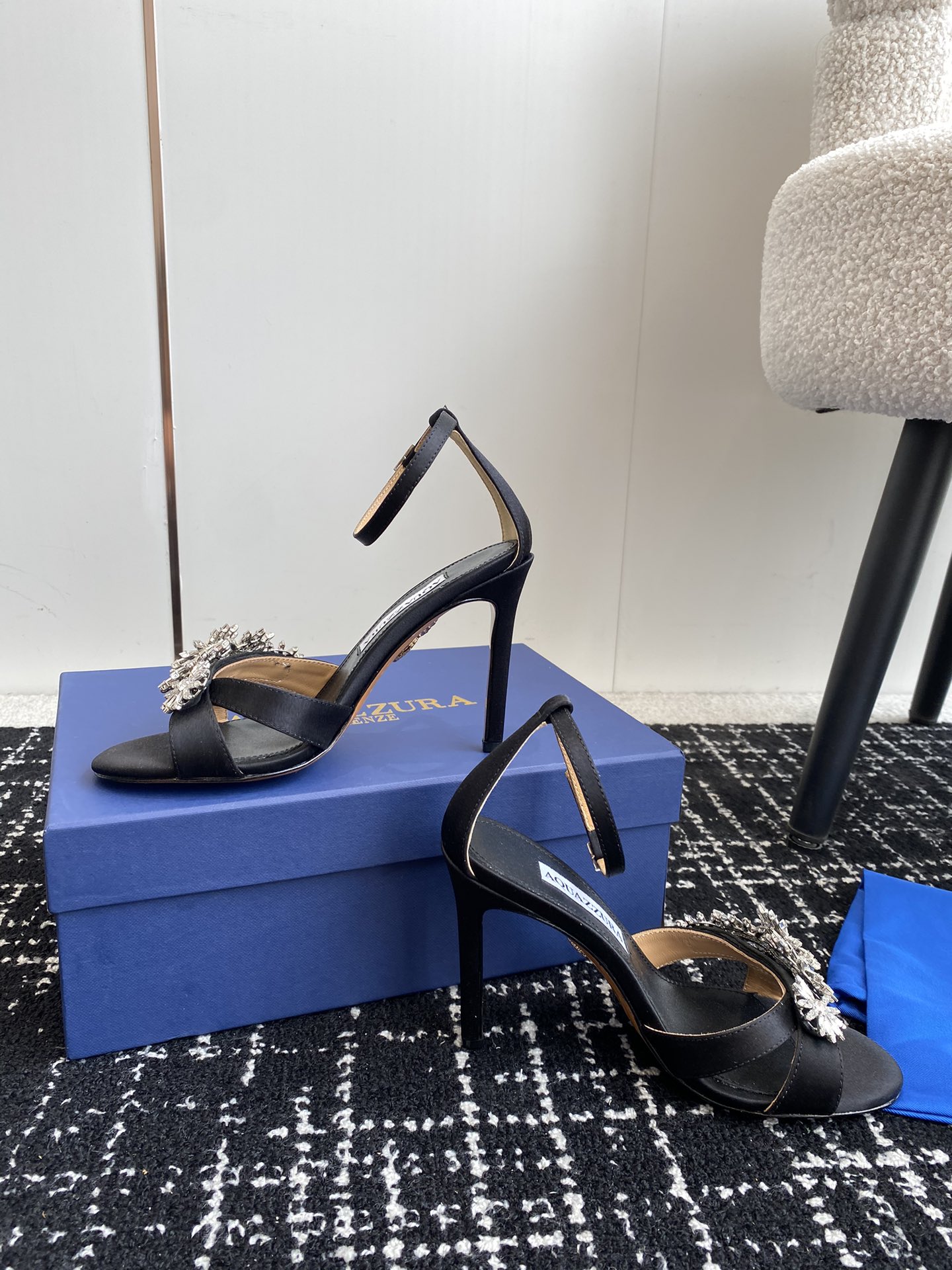 Aquazzura24ss惊艳火爆款菠萝王室贵族的钟爱雍容华贵气质高雅到手如图柜级品质进口羊皮真丝璀璨别