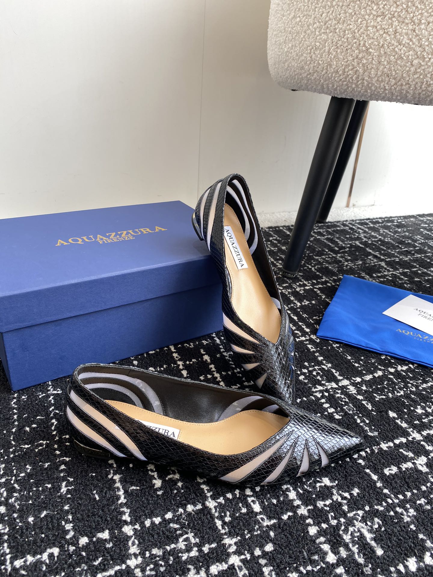 Aquazzura24ss惊艳火爆款菠萝王室贵族的钟爱雍容华贵气质高雅到手如图柜级品质进口麂皮璀璨别致水