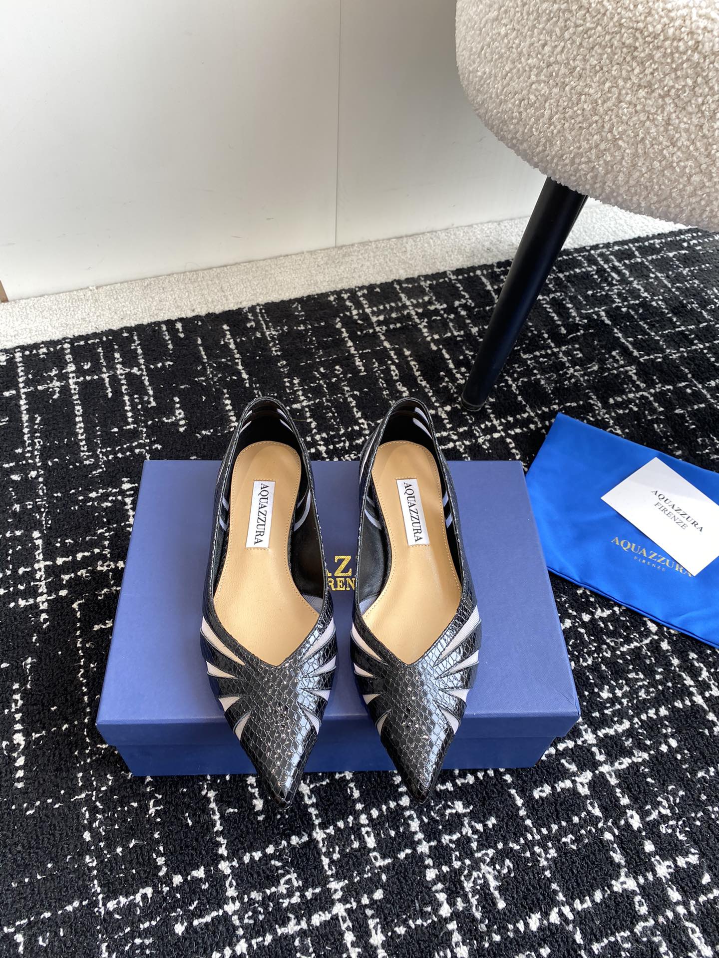 Aquazzura24ss惊艳火爆款菠萝王室贵族的钟爱雍容华贵气质高雅到手如图柜级品质进口麂皮璀璨别致水