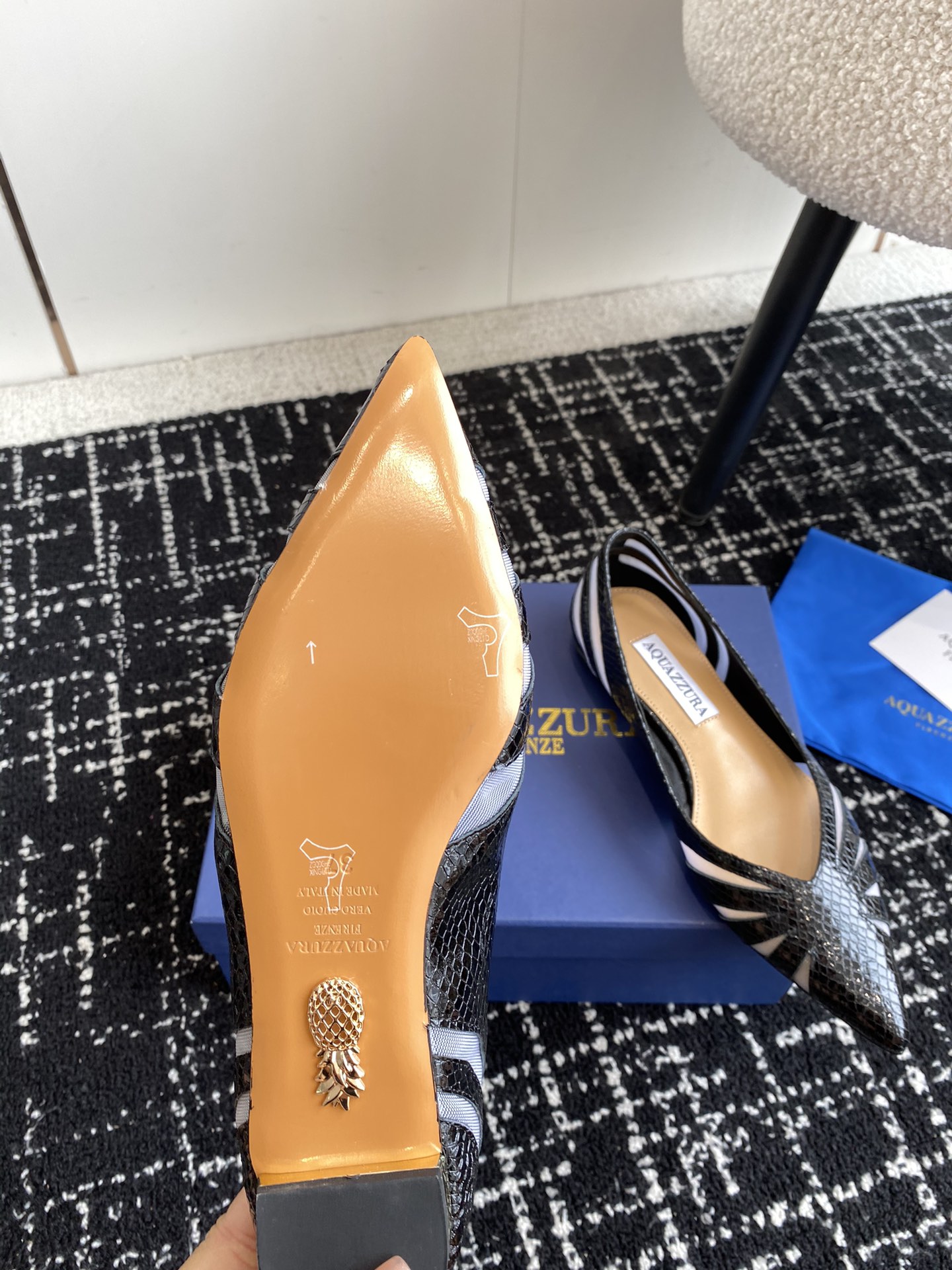 Aquazzura24ss惊艳火爆款菠萝王室贵族的钟爱雍容华贵气质高雅到手如图柜级品质进口麂皮璀璨别致水