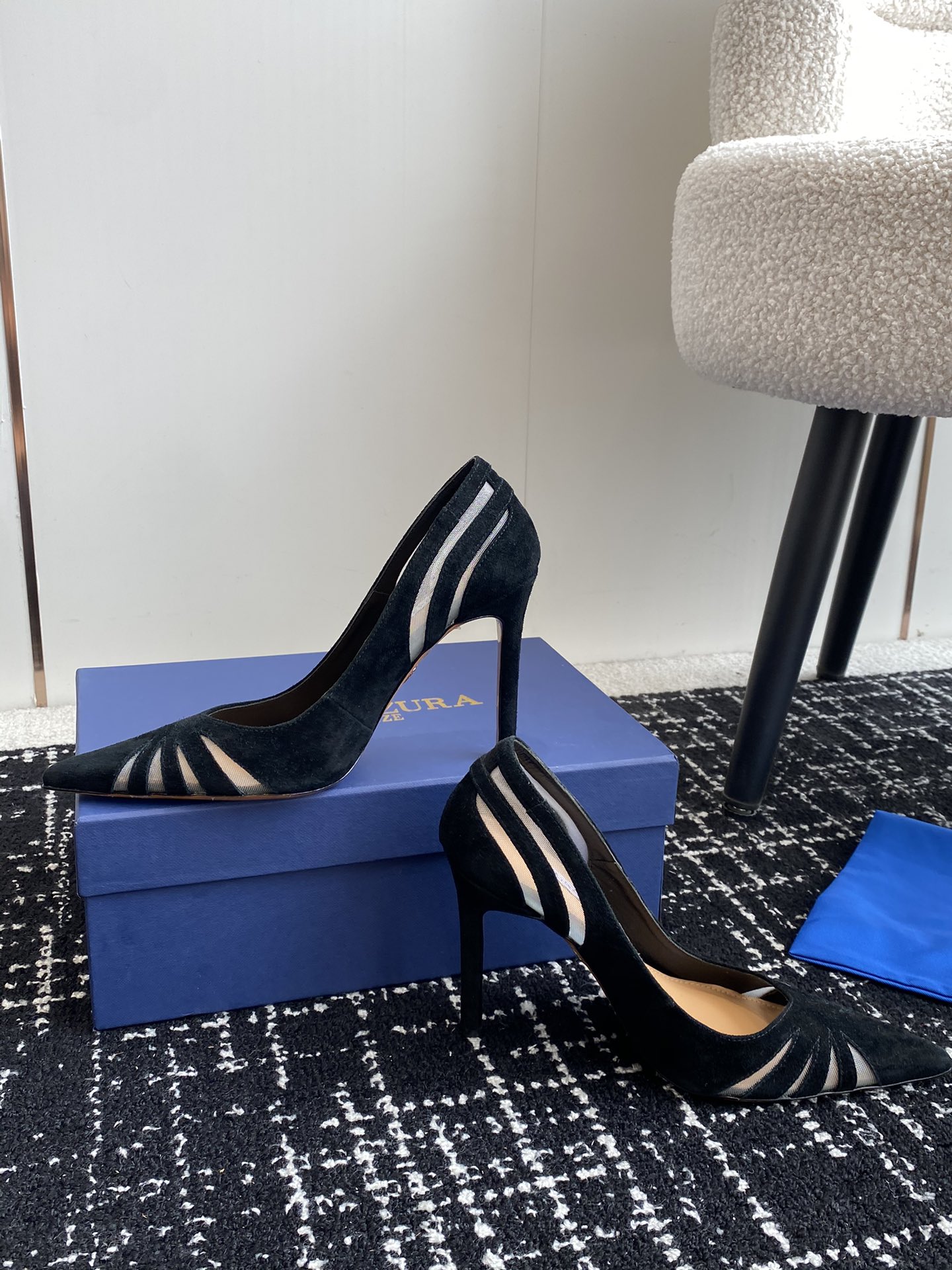 Aquazzura24ss惊艳火爆款菠萝王室贵族的钟爱雍容华贵气质高雅到手如图柜级品质进口麂皮璀璨别致水