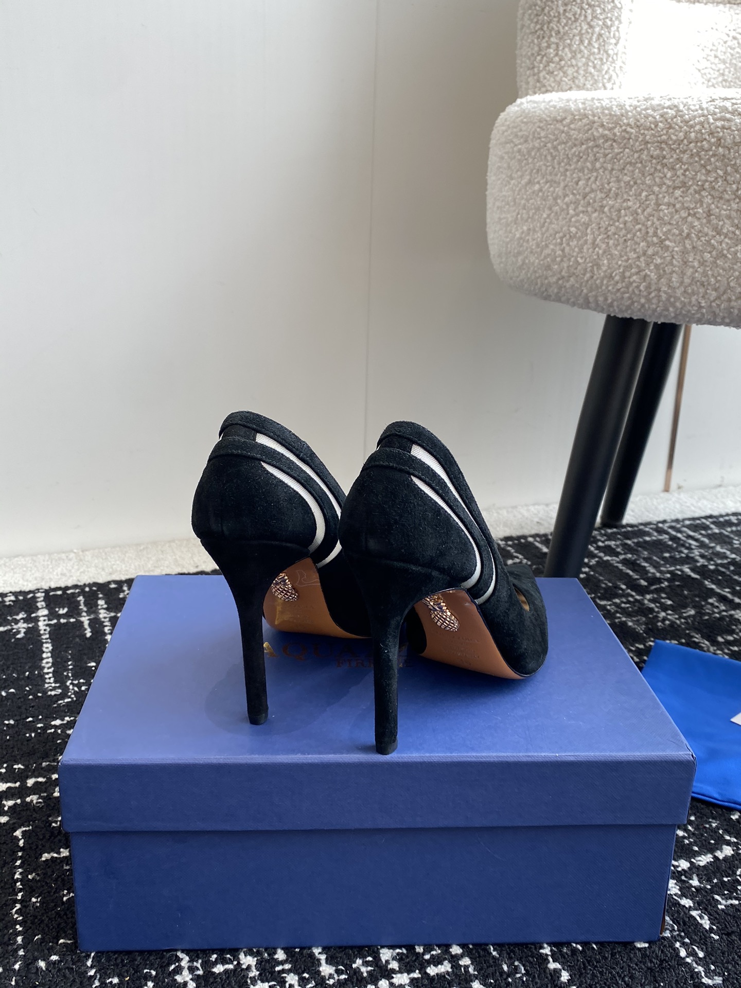 Aquazzura24ss惊艳火爆款菠萝王室贵族的钟爱雍容华贵气质高雅到手如图柜级品质进口麂皮璀璨别致水