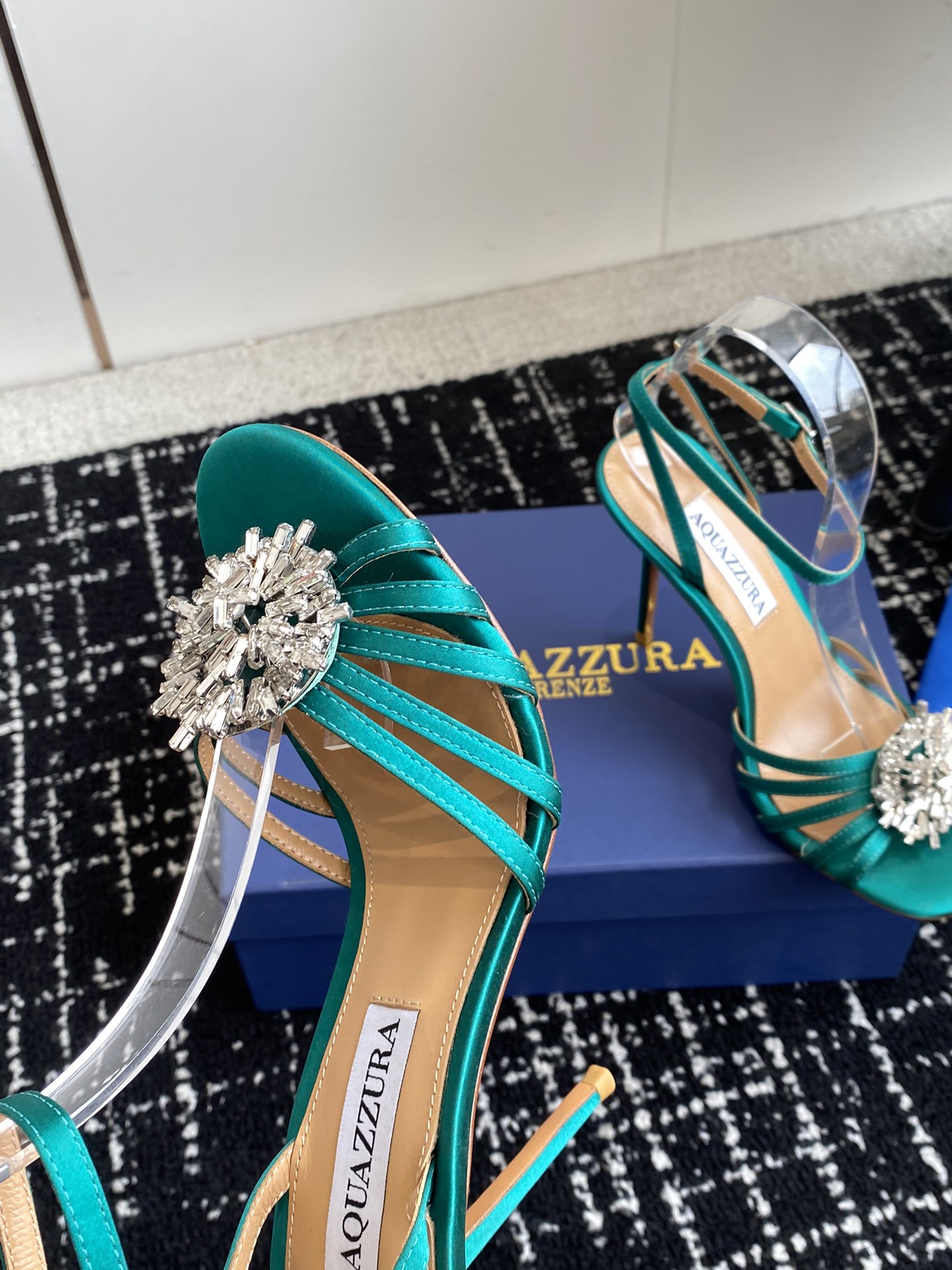 Aquazzura24ss惊艳火爆款菠萝王室贵族的钟爱雍容华贵气质高雅到手如图柜级品质进口羊皮真丝璀璨别