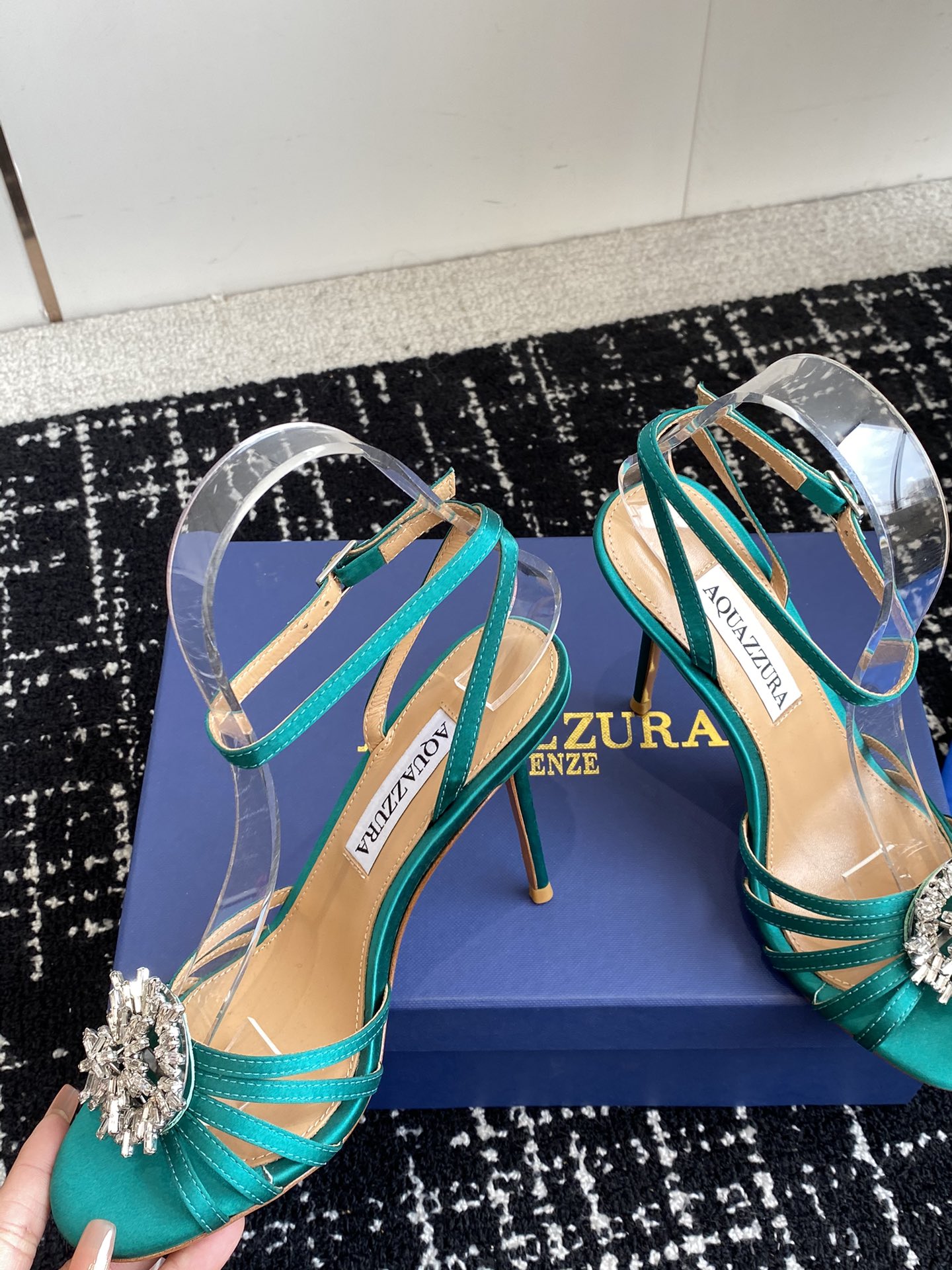 Aquazzura24ss惊艳火爆款菠萝王室贵族的钟爱雍容华贵气质高雅到手如图柜级品质进口羊皮真丝璀璨别