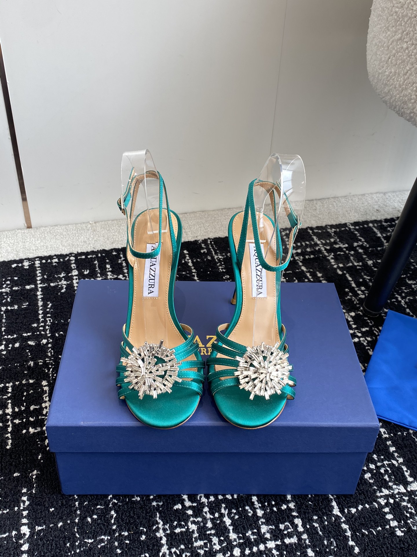 Aquazzura24ss惊艳火爆款菠萝王室贵族的钟爱雍容华贵气质高雅到手如图柜级品质进口羊皮真丝璀璨别