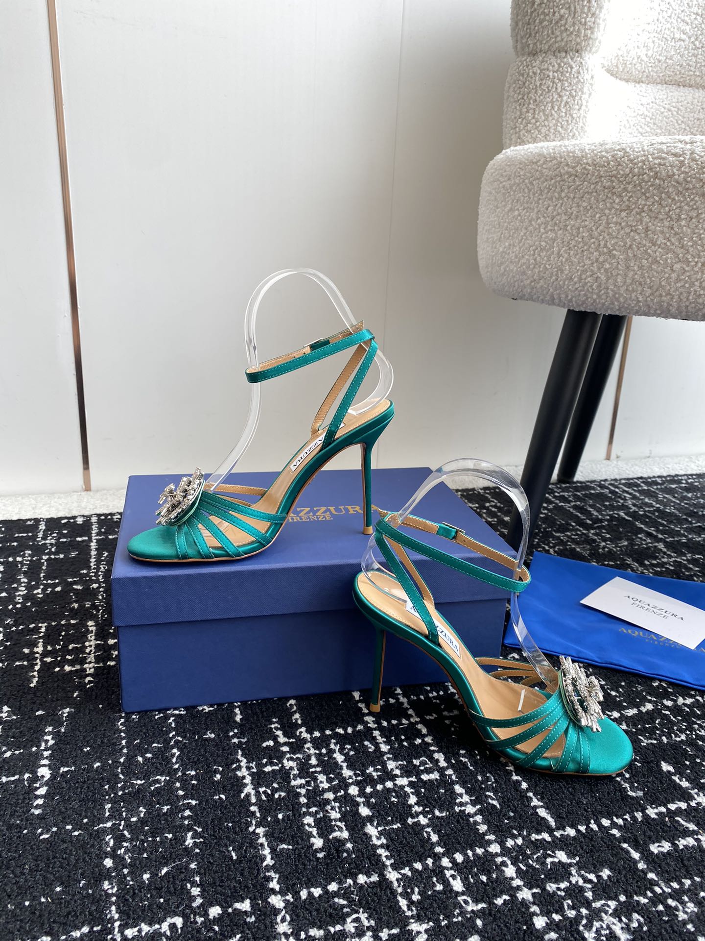 Aquazzura24ss惊艳火爆款菠萝王室贵族的钟爱雍容华贵气质高雅到手如图柜级品质进口羊皮真丝璀璨别