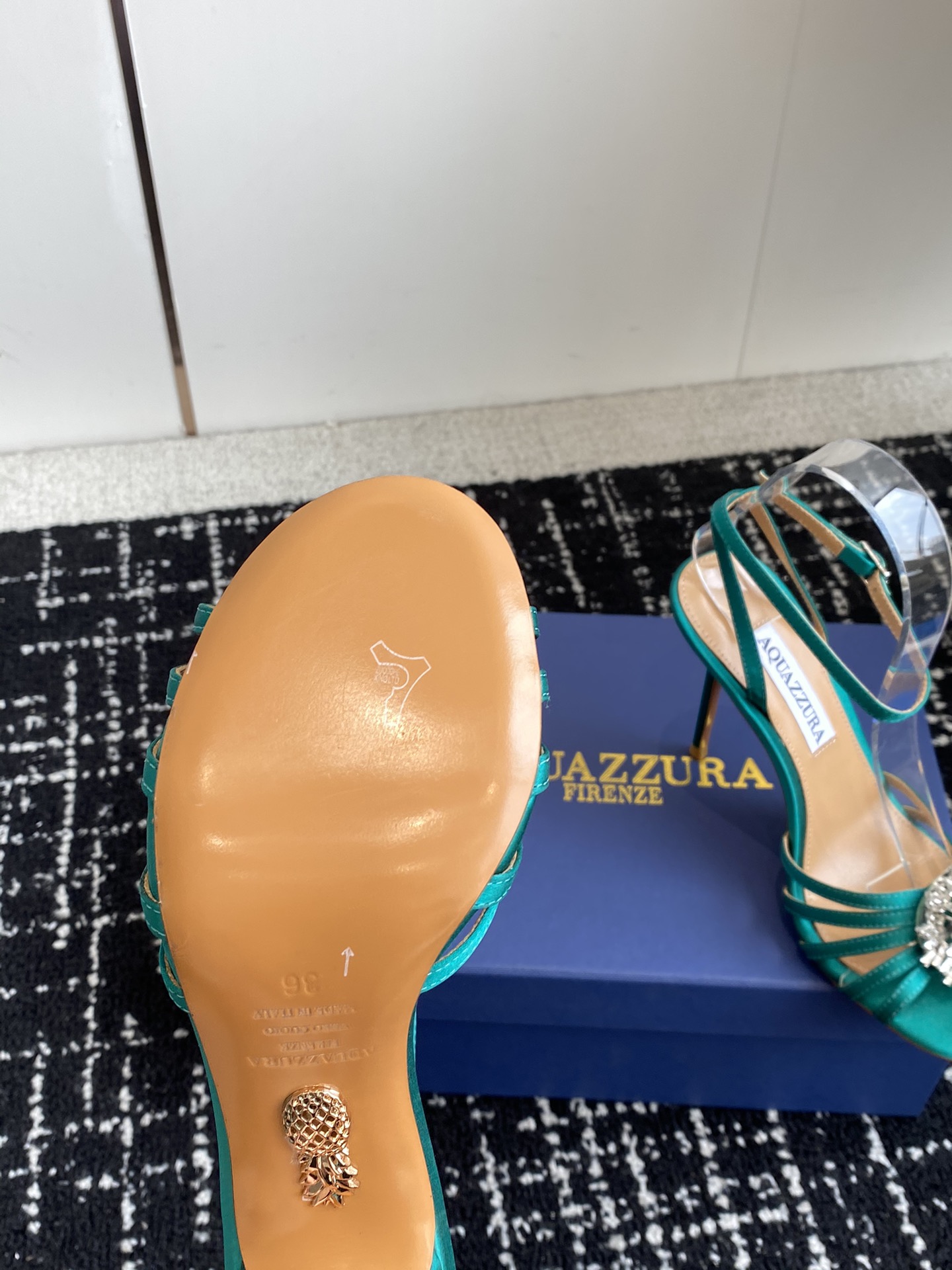 Aquazzura24ss惊艳火爆款菠萝王室贵族的钟爱雍容华贵气质高雅到手如图柜级品质进口羊皮真丝璀璨别