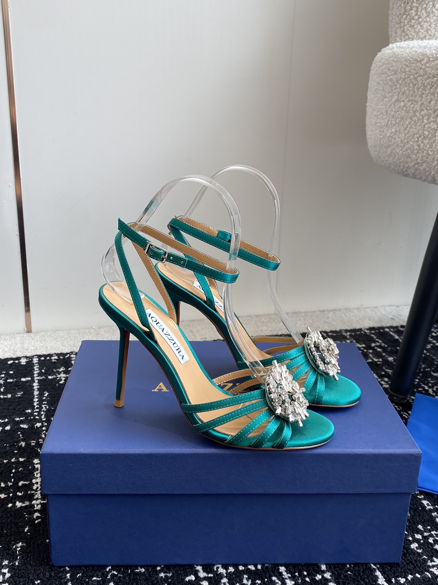 Aquazzura24ss惊艳火爆款菠萝王室贵族的钟爱雍容华贵气质高雅到手如图柜级品质进口羊皮真丝璀璨别