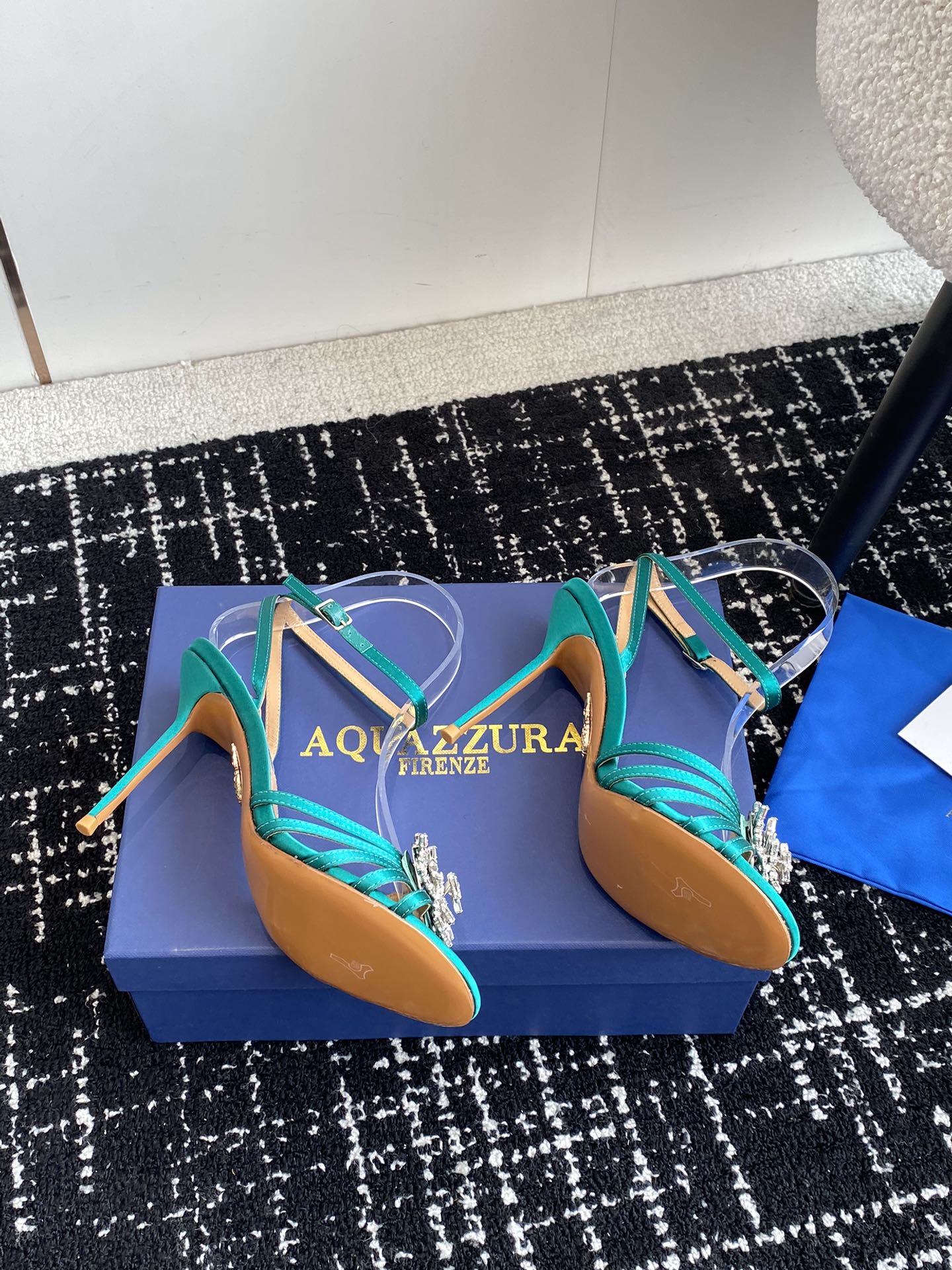 Aquazzura24ss惊艳火爆款菠萝王室贵族的钟爱雍容华贵气质高雅到手如图柜级品质进口羊皮真丝璀璨别