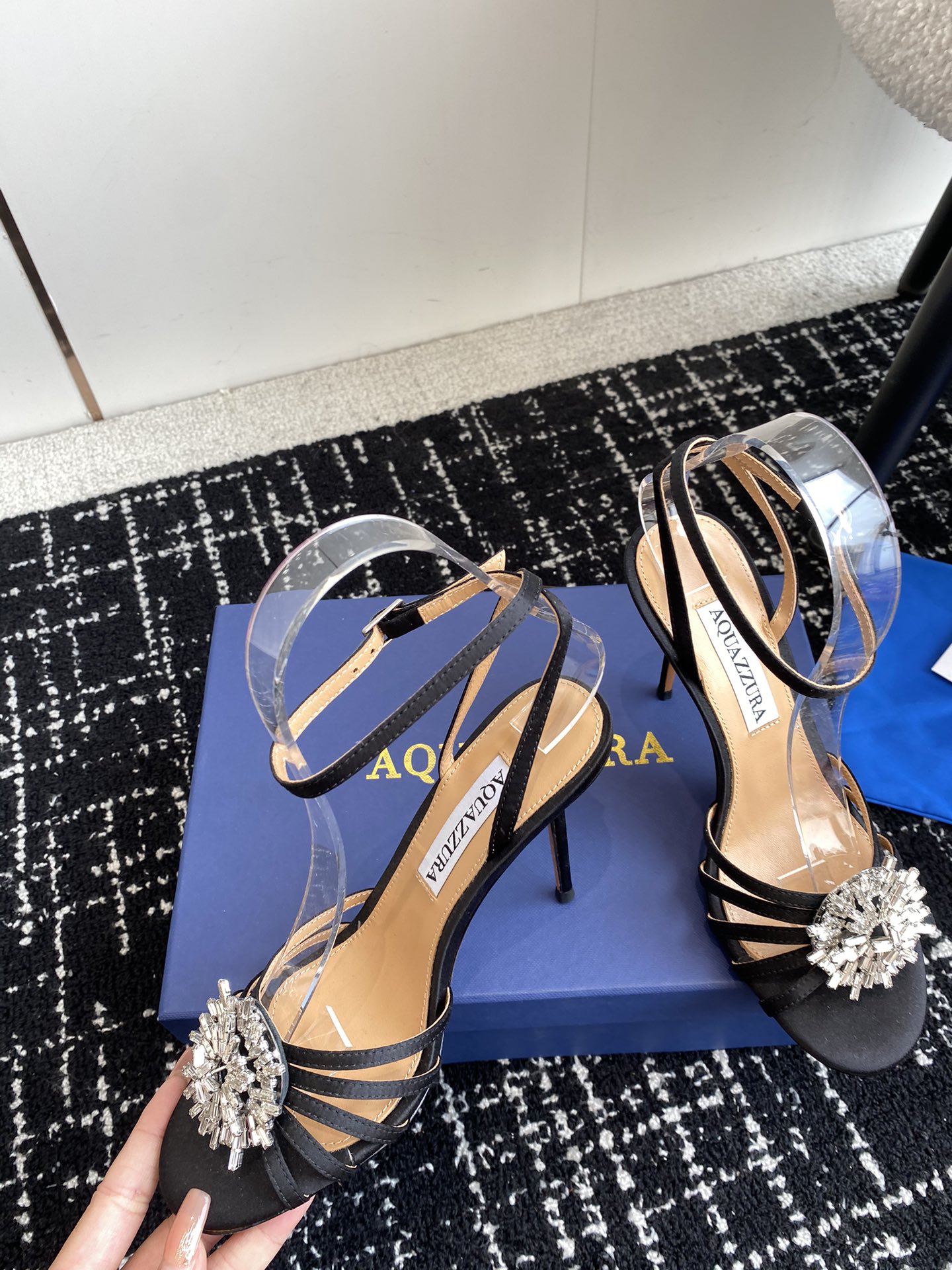 Aquazzura24ss惊艳火爆款菠萝王室贵族的钟爱雍容华贵气质高雅到手如图柜级品质进口羊皮真丝璀璨别