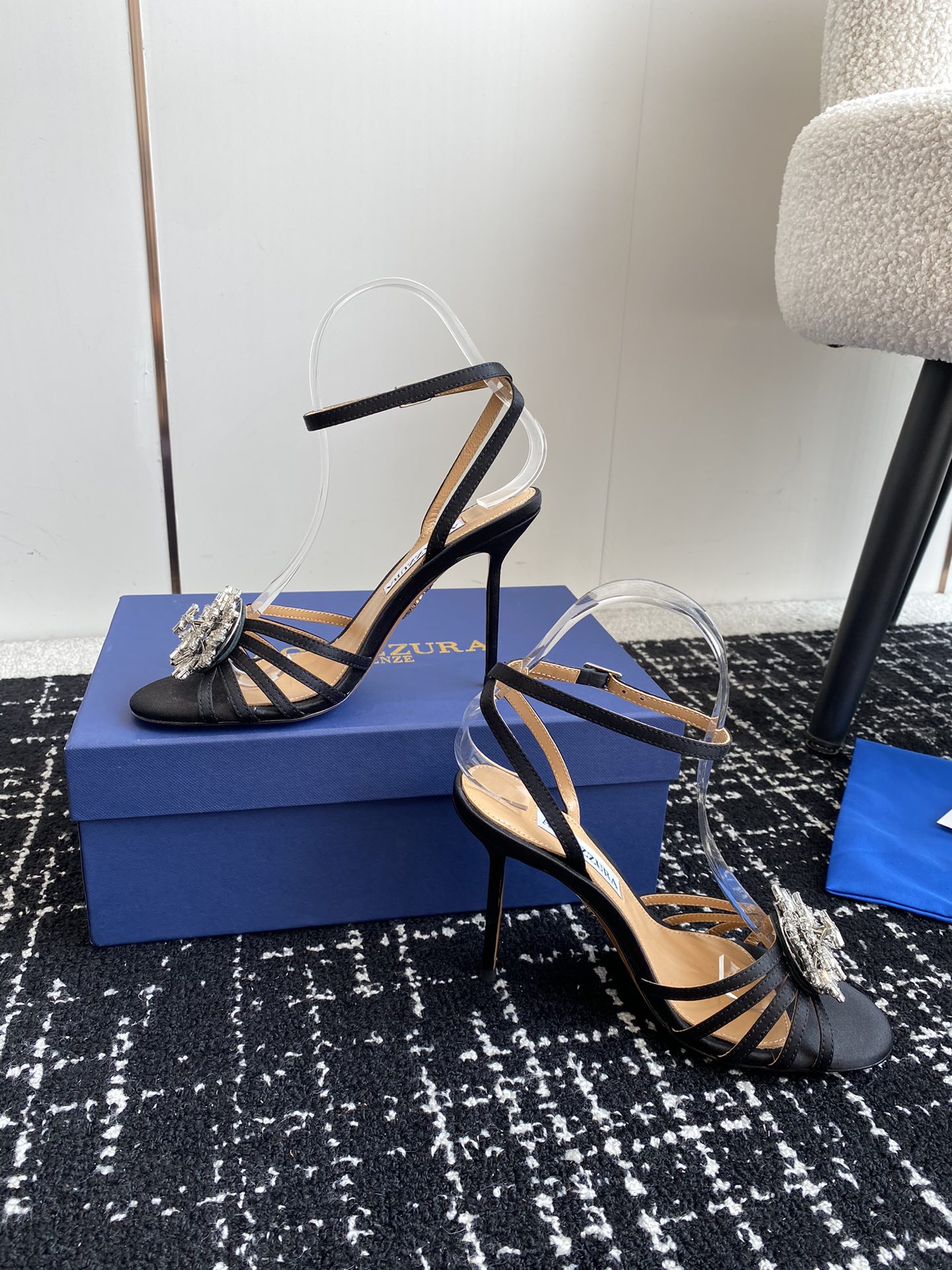 Aquazzura24ss惊艳火爆款菠萝王室贵族的钟爱雍容华贵气质高雅到手如图柜级品质进口羊皮真丝璀璨别