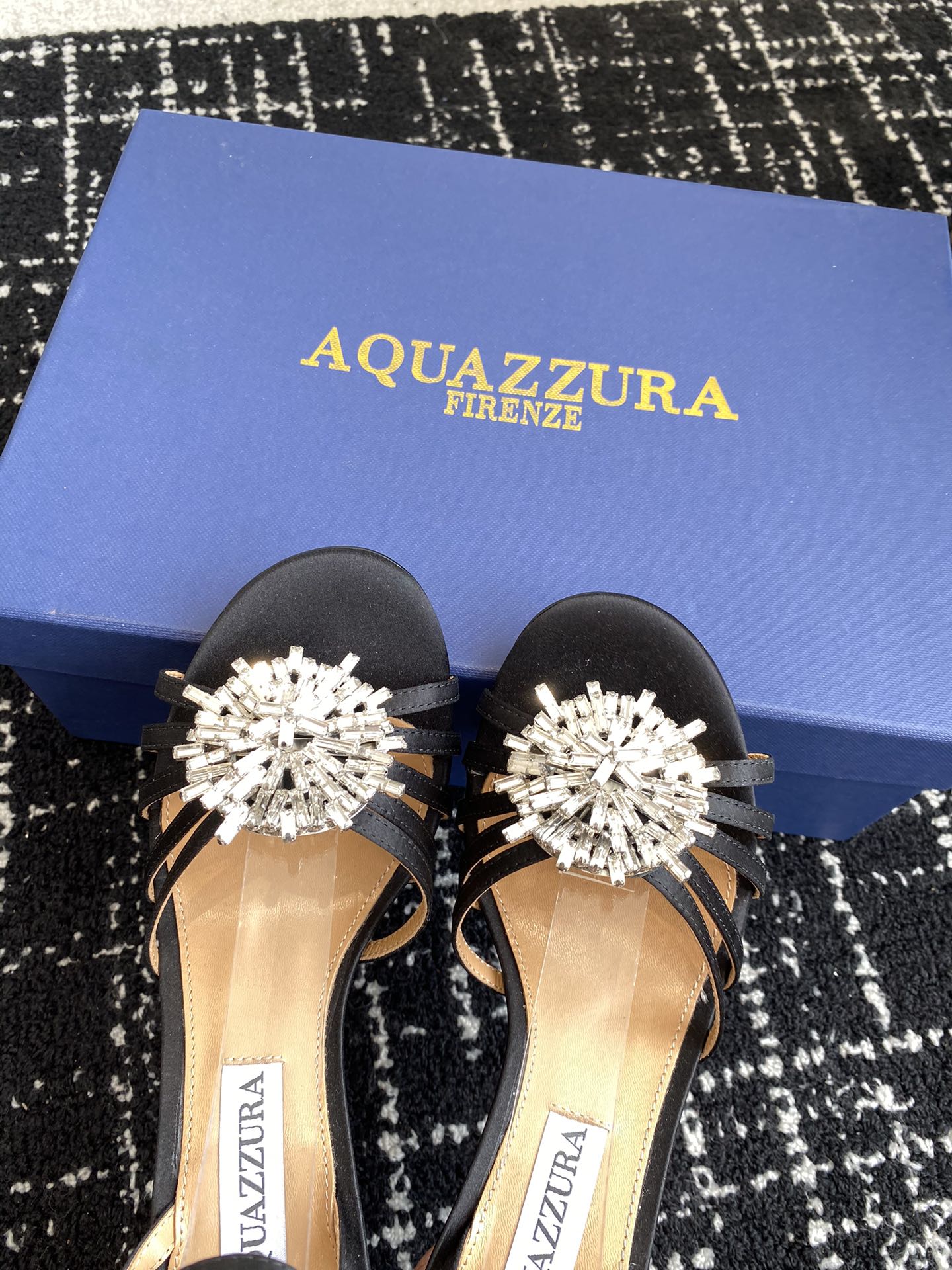 Aquazzura24ss惊艳火爆款菠萝王室贵族的钟爱雍容华贵气质高雅到手如图柜级品质进口羊皮真丝璀璨别