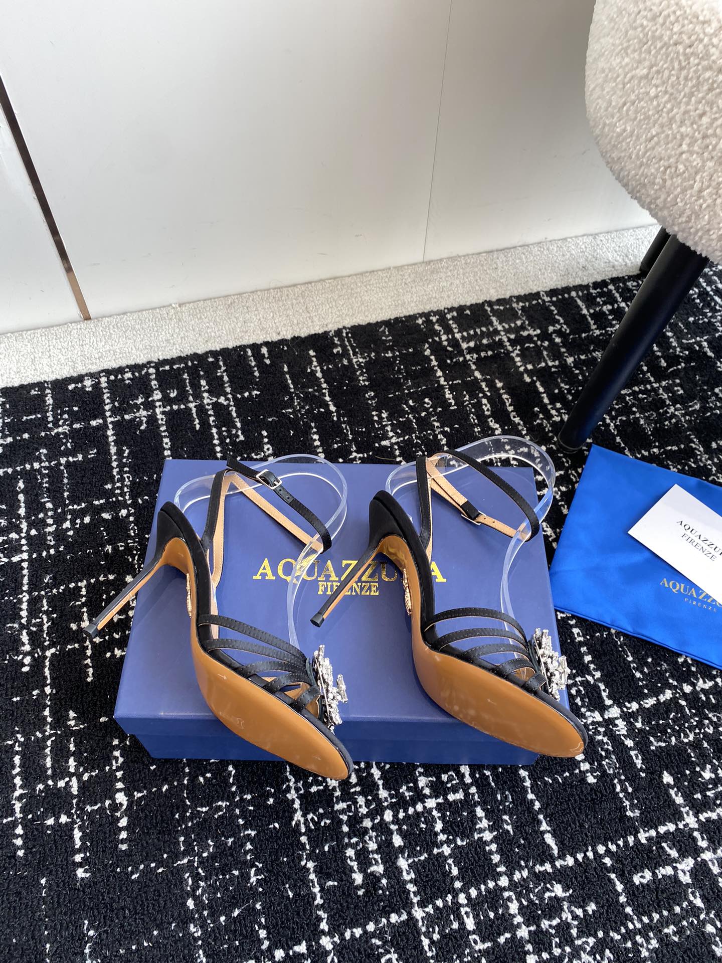 Aquazzura24ss惊艳火爆款菠萝王室贵族的钟爱雍容华贵气质高雅到手如图柜级品质进口羊皮真丝璀璨别