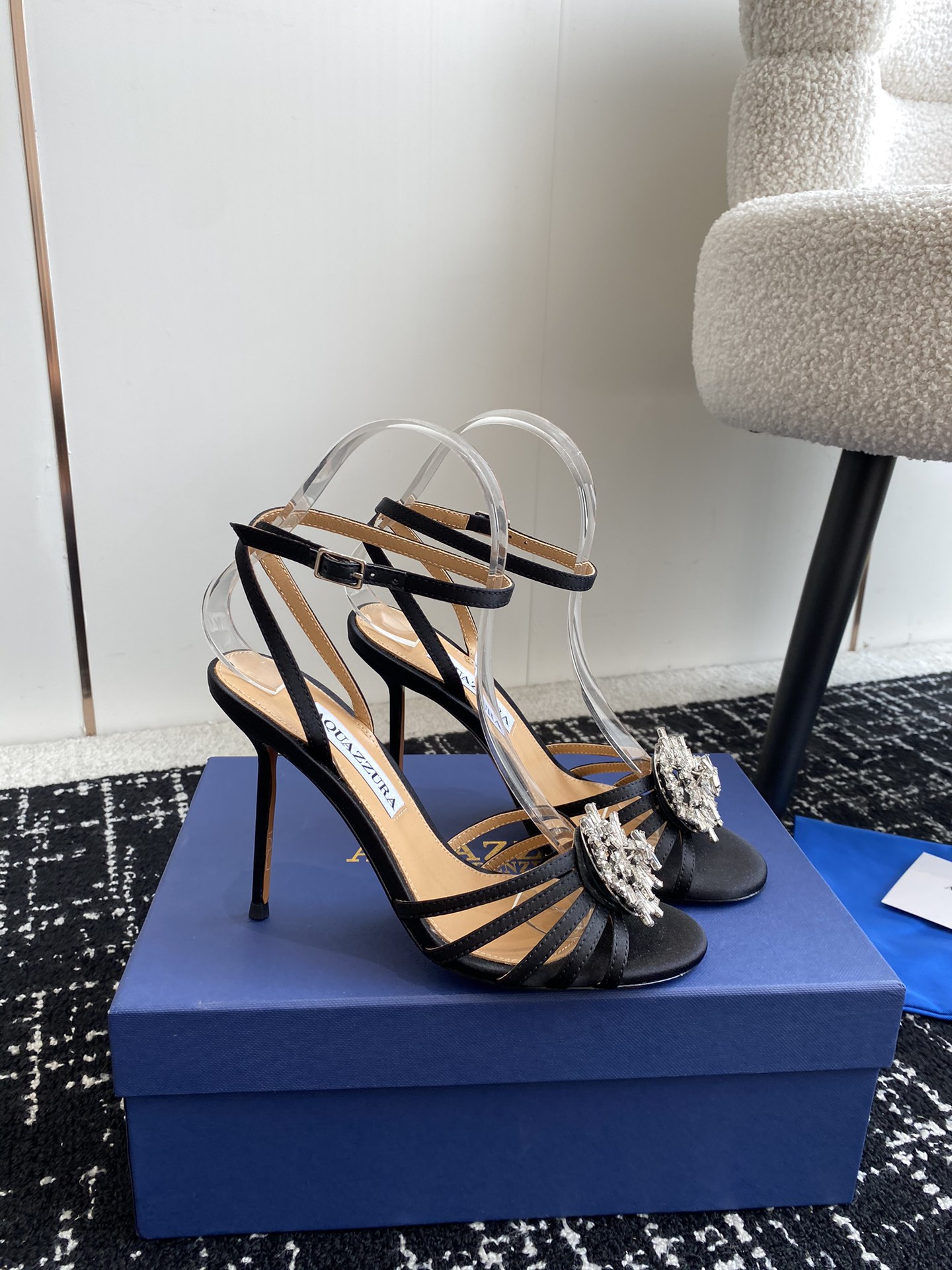 Aquazzura24ss惊艳火爆款菠萝王室贵族的钟爱雍容华贵气质高雅到手如图柜级品质进口羊皮真丝璀璨别