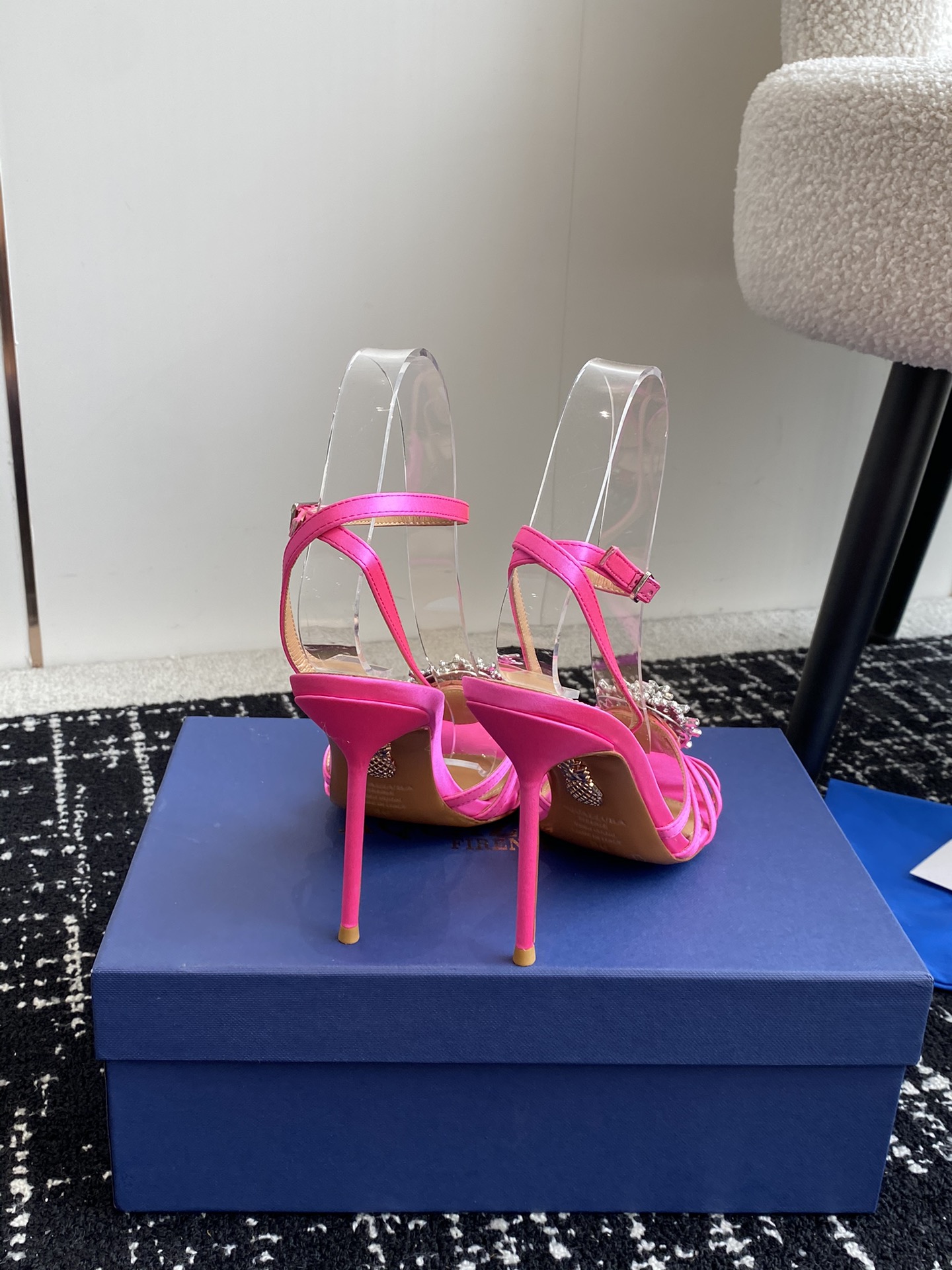 Aquazzura24ss惊艳火爆款菠萝王室贵族的钟爱雍容华贵气质高雅到手如图柜级品质进口羊皮真丝璀璨别