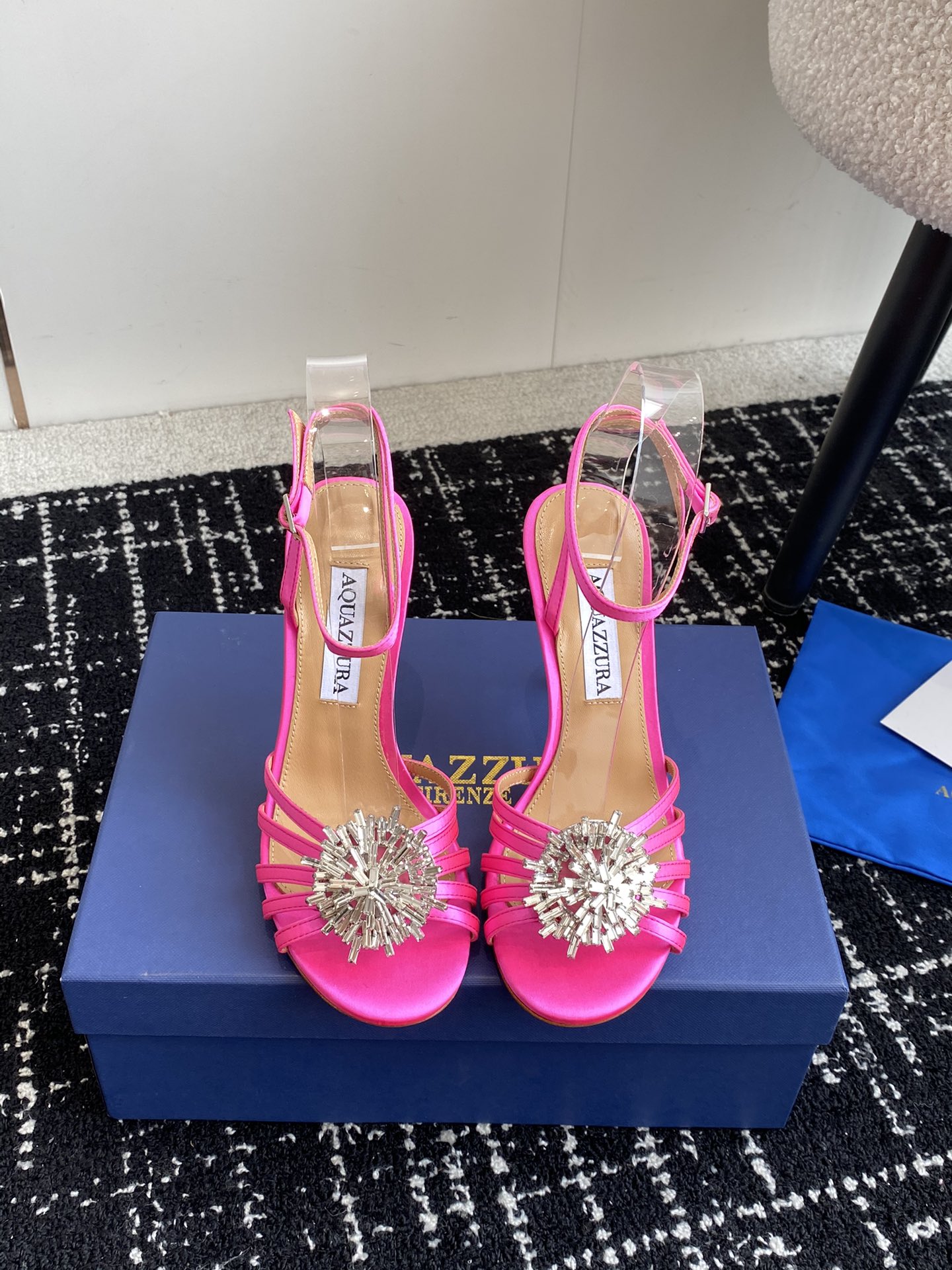 Aquazzura24ss惊艳火爆款菠萝王室贵族的钟爱雍容华贵气质高雅到手如图柜级品质进口羊皮真丝璀璨别