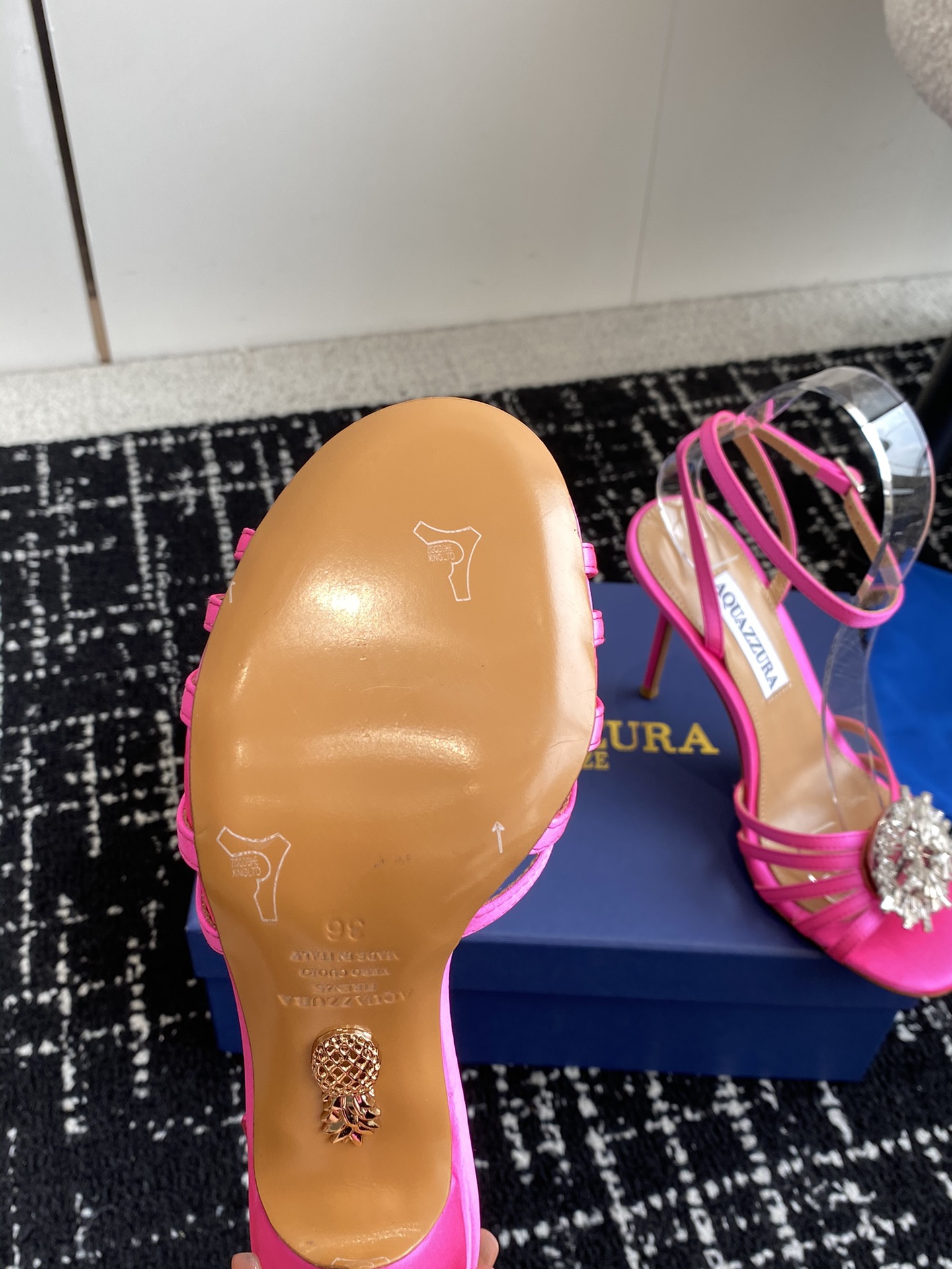 Aquazzura24ss惊艳火爆款菠萝王室贵族的钟爱雍容华贵气质高雅到手如图柜级品质进口羊皮真丝璀璨别