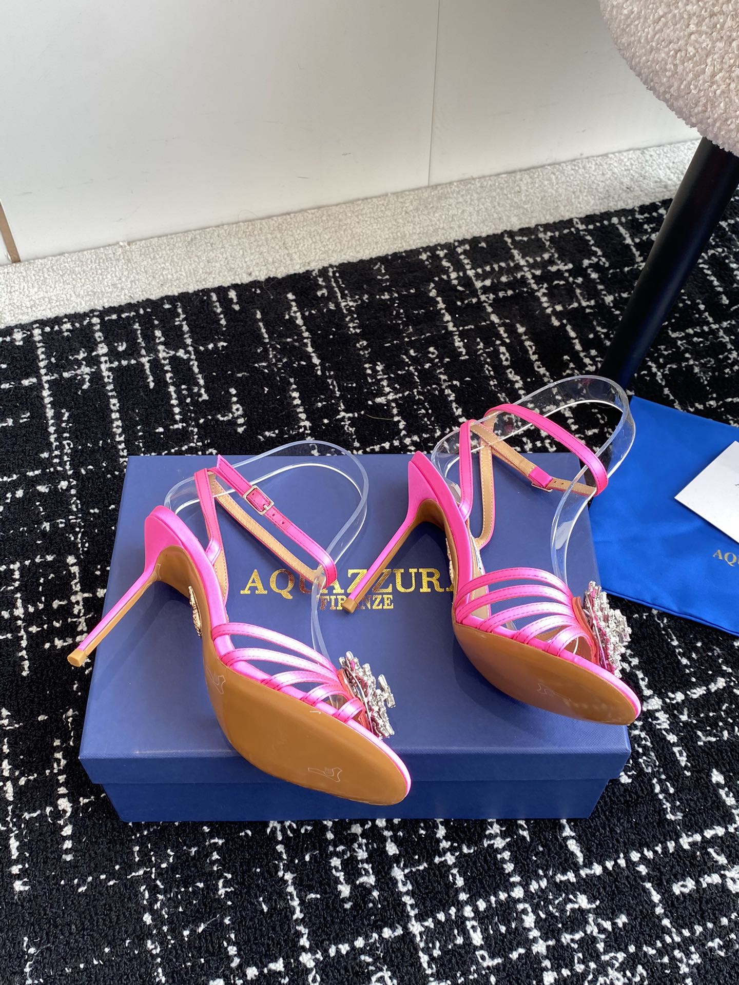 Aquazzura24ss惊艳火爆款菠萝王室贵族的钟爱雍容华贵气质高雅到手如图柜级品质进口羊皮真丝璀璨别