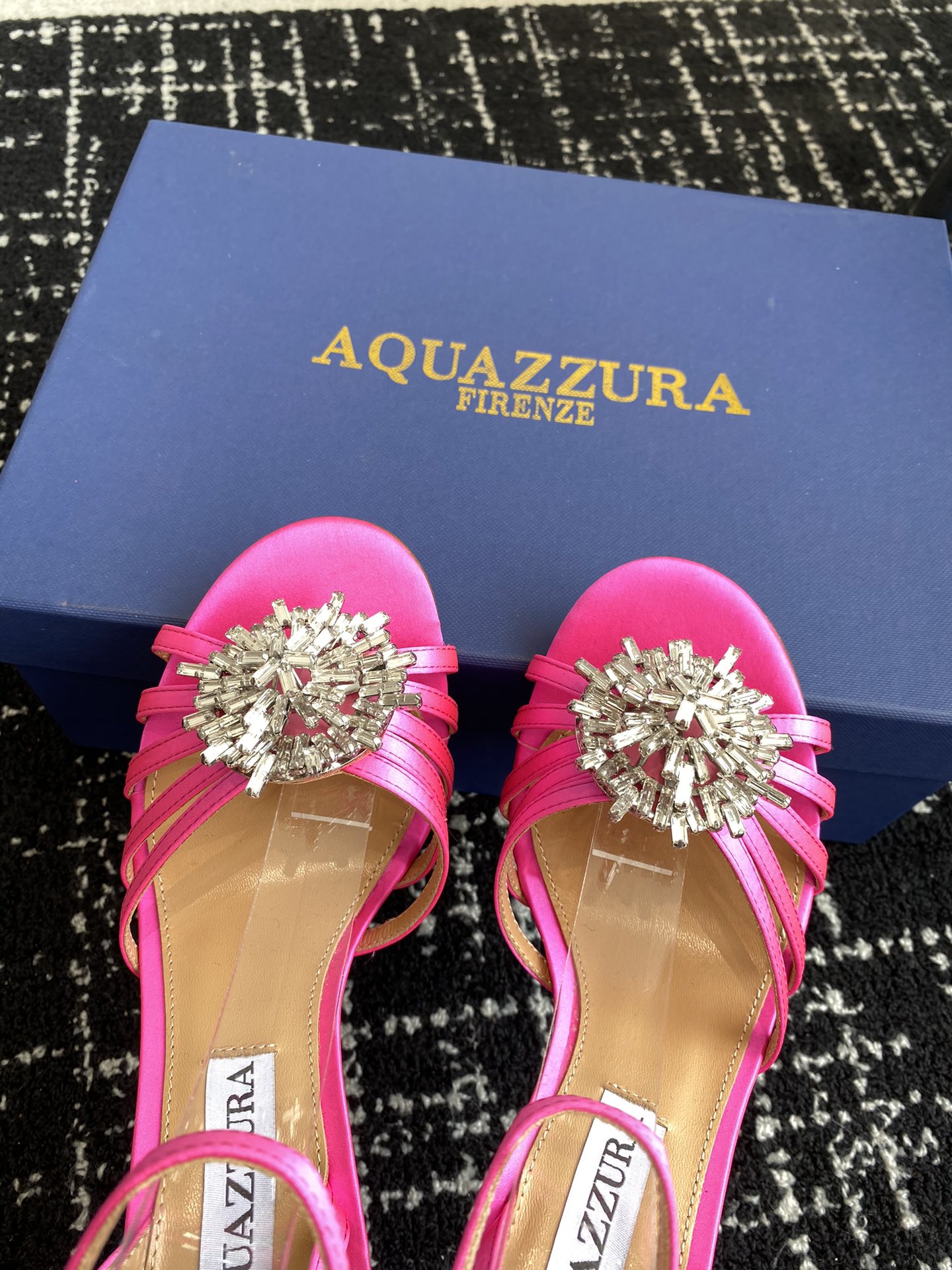 Aquazzura24ss惊艳火爆款菠萝王室贵族的钟爱雍容华贵气质高雅到手如图柜级品质进口羊皮真丝璀璨别