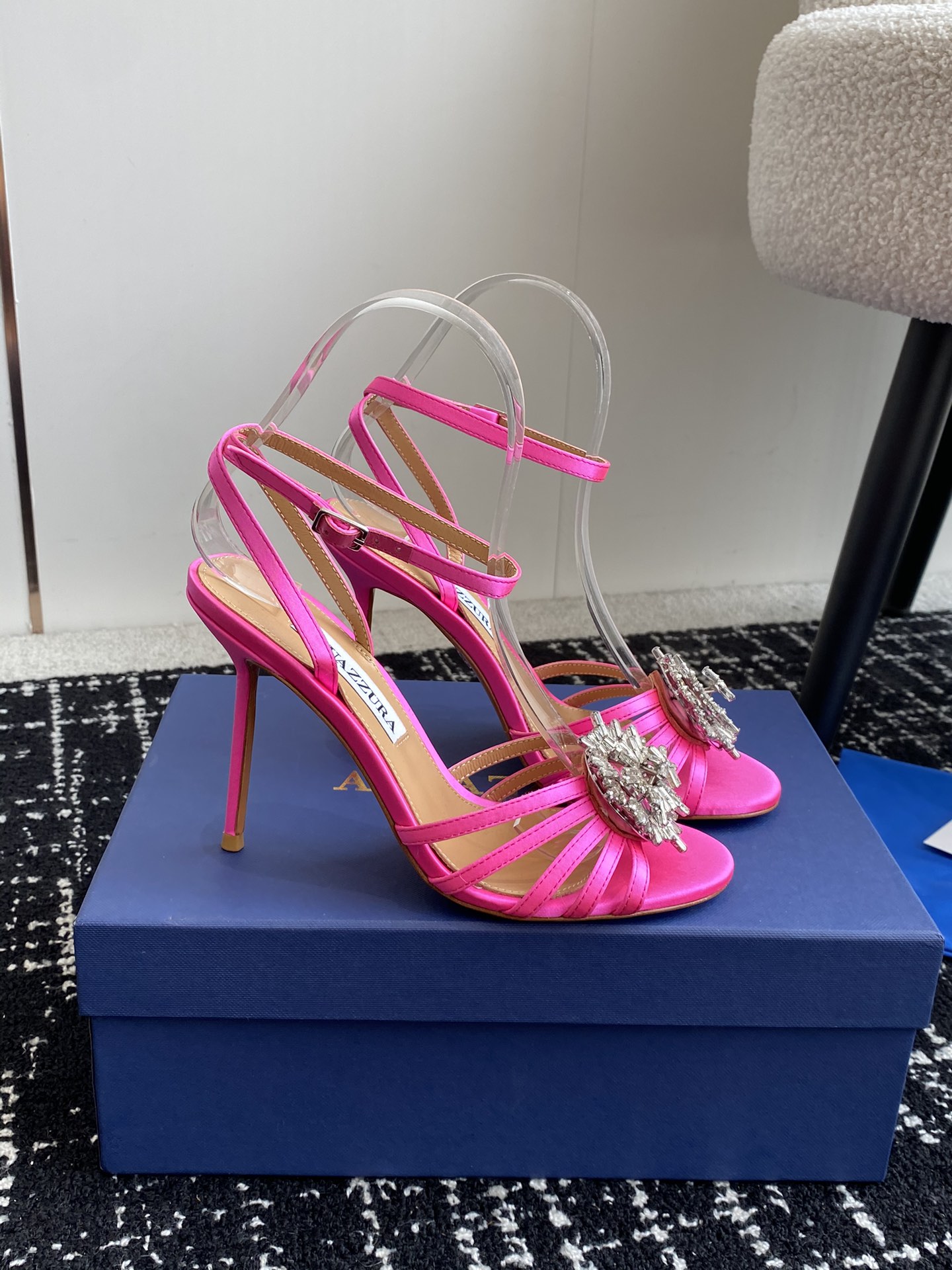 Aquazzura24ss惊艳火爆款菠萝王室贵族的钟爱雍容华贵气质高雅到手如图柜级品质进口羊皮真丝璀璨别