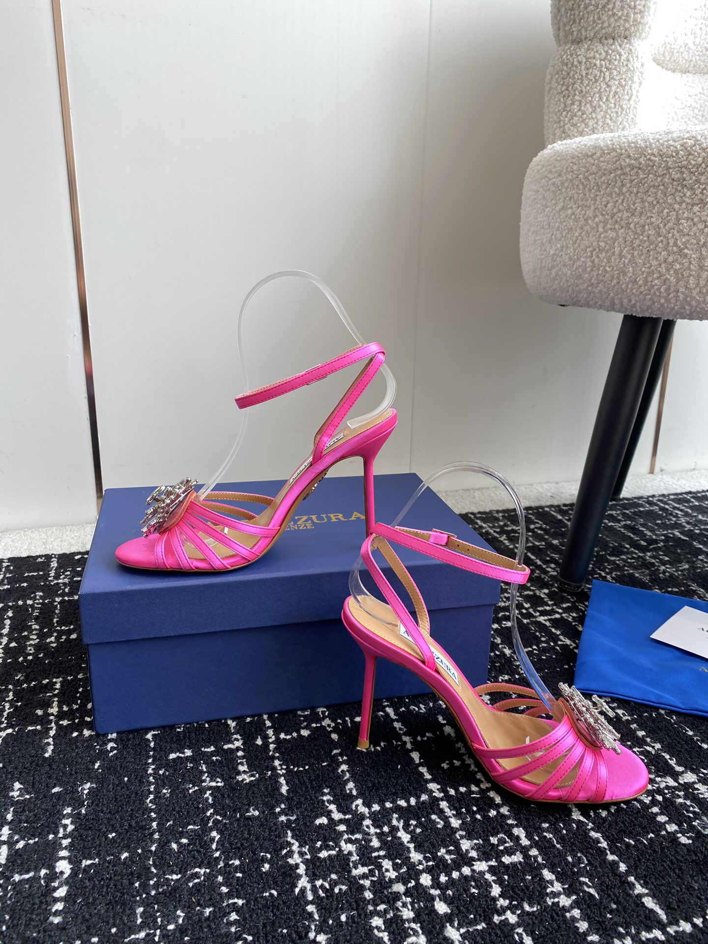 Aquazzura24ss惊艳火爆款菠萝王室贵族的钟爱雍容华贵气质高雅到手如图柜级品质进口羊皮真丝璀璨别