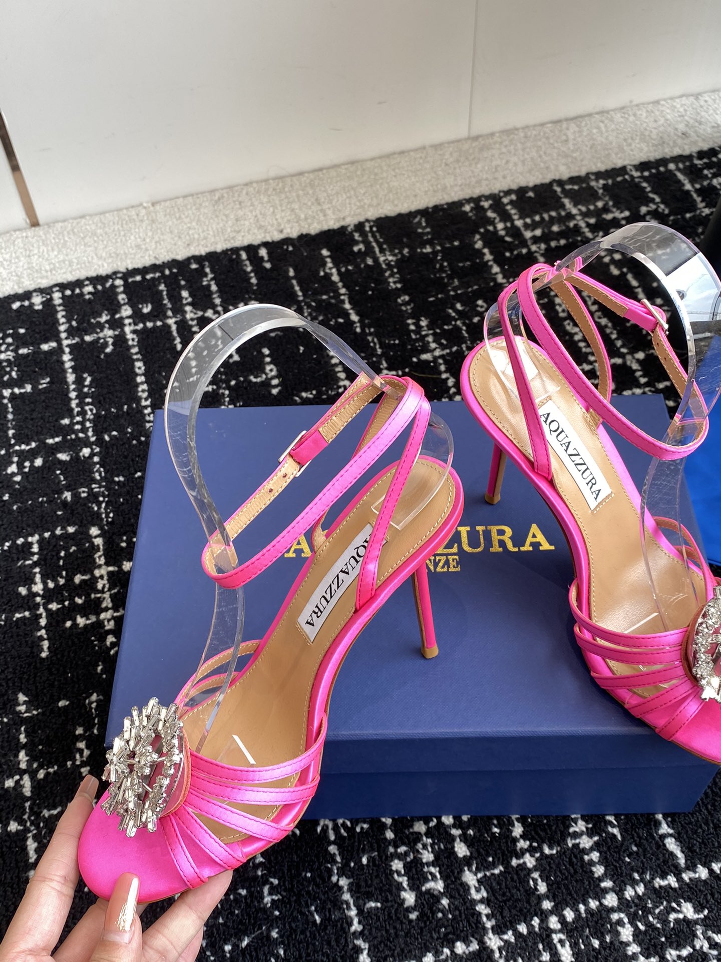 Aquazzura24ss惊艳火爆款菠萝王室贵族的钟爱雍容华贵气质高雅到手如图柜级品质进口羊皮真丝璀璨别