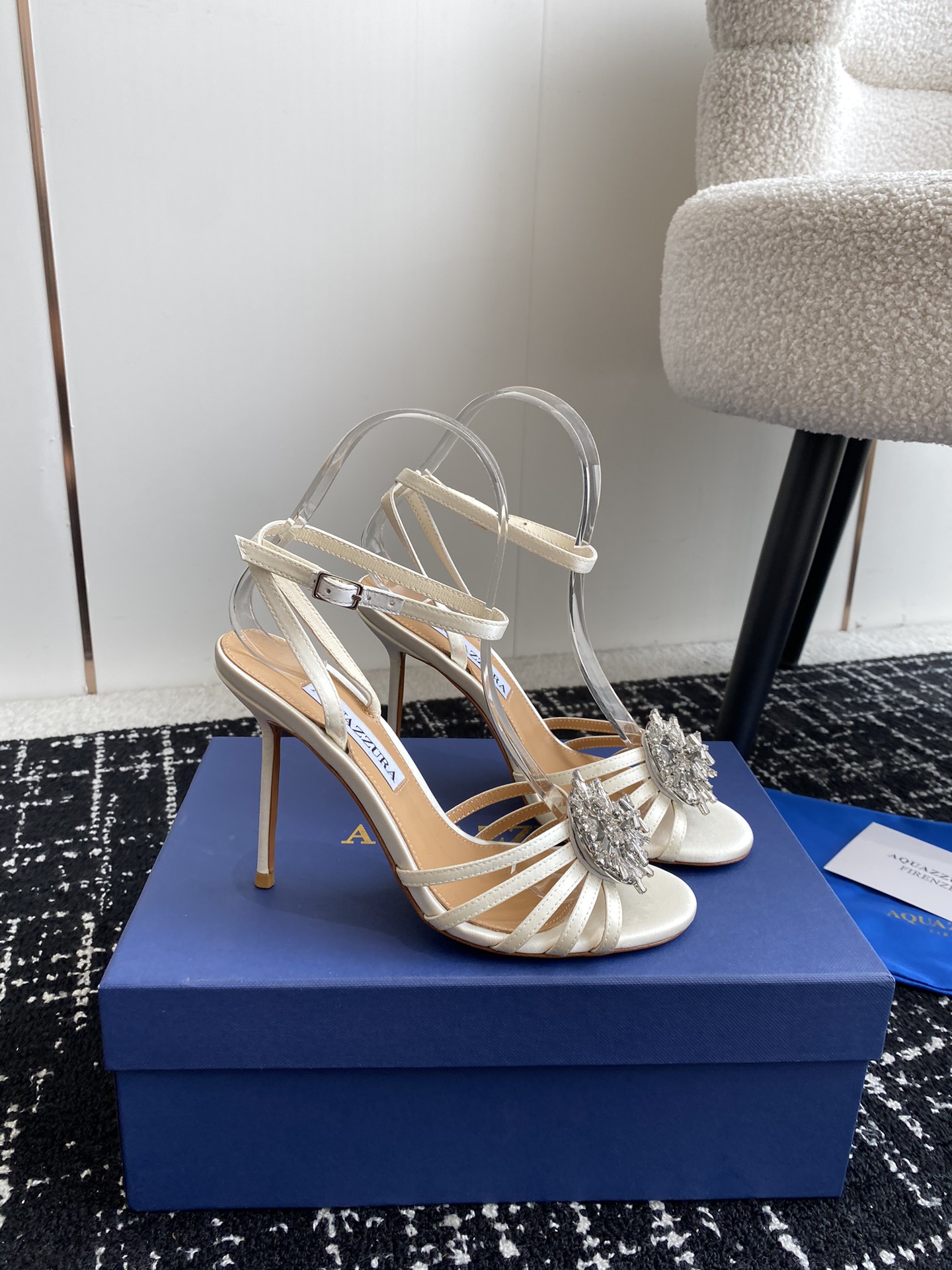 Aquazzura24ss惊艳火爆款菠萝王室贵族的钟爱雍容华贵气质高雅到手如图柜级品质进口羊皮真丝璀璨别