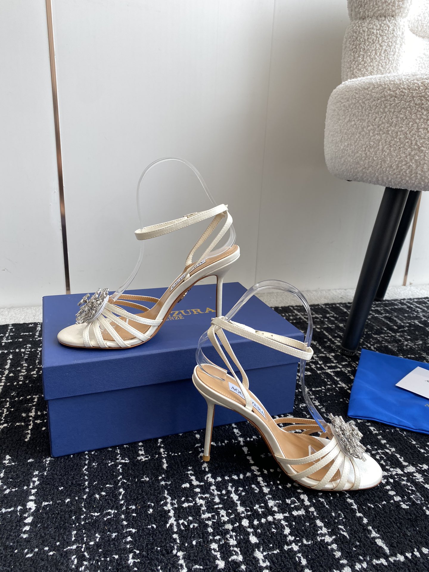 Aquazzura24ss惊艳火爆款菠萝王室贵族的钟爱雍容华贵气质高雅到手如图柜级品质进口羊皮真丝璀璨别