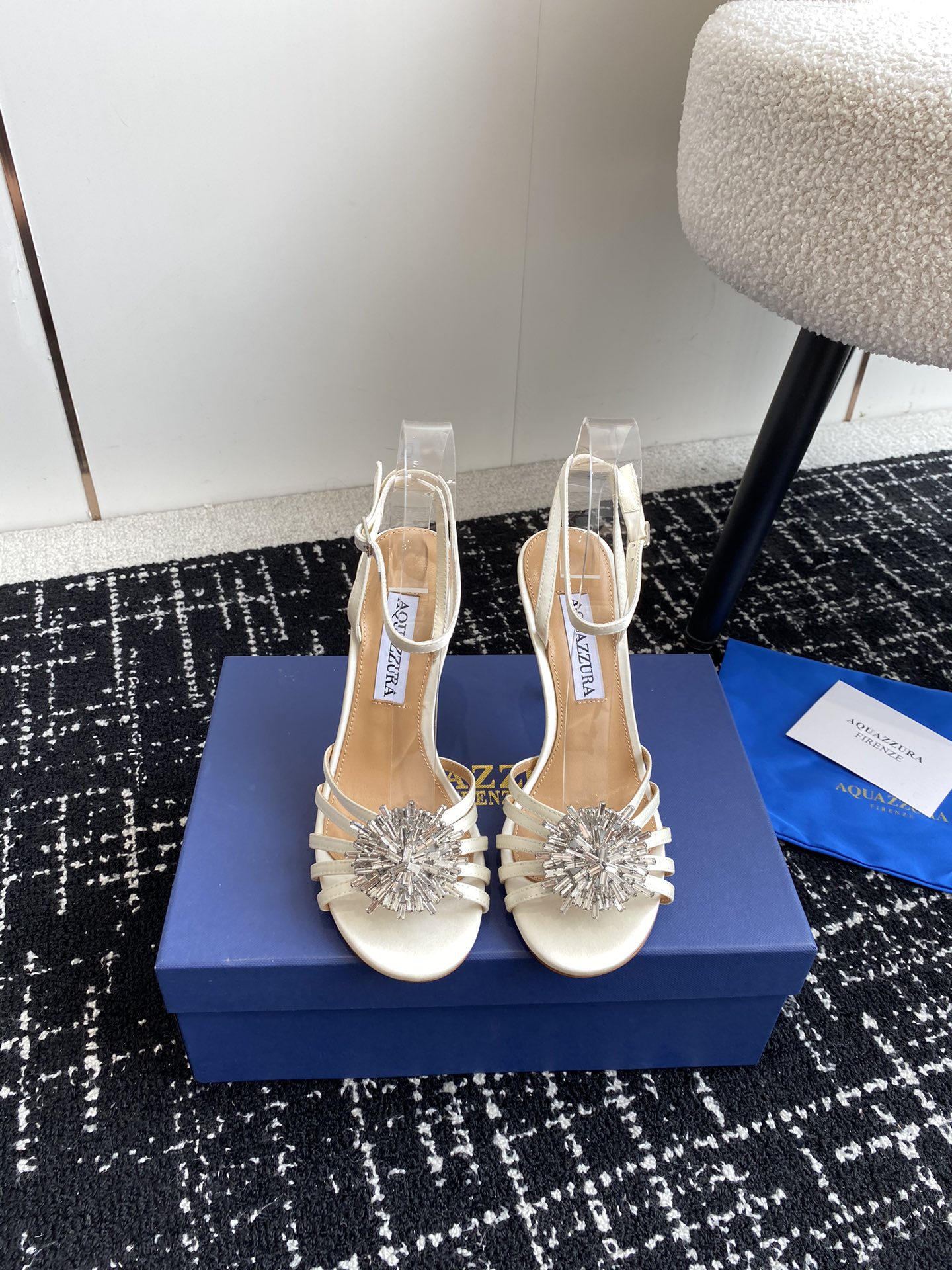 Aquazzura24ss惊艳火爆款菠萝王室贵族的钟爱雍容华贵气质高雅到手如图柜级品质进口羊皮真丝璀璨别